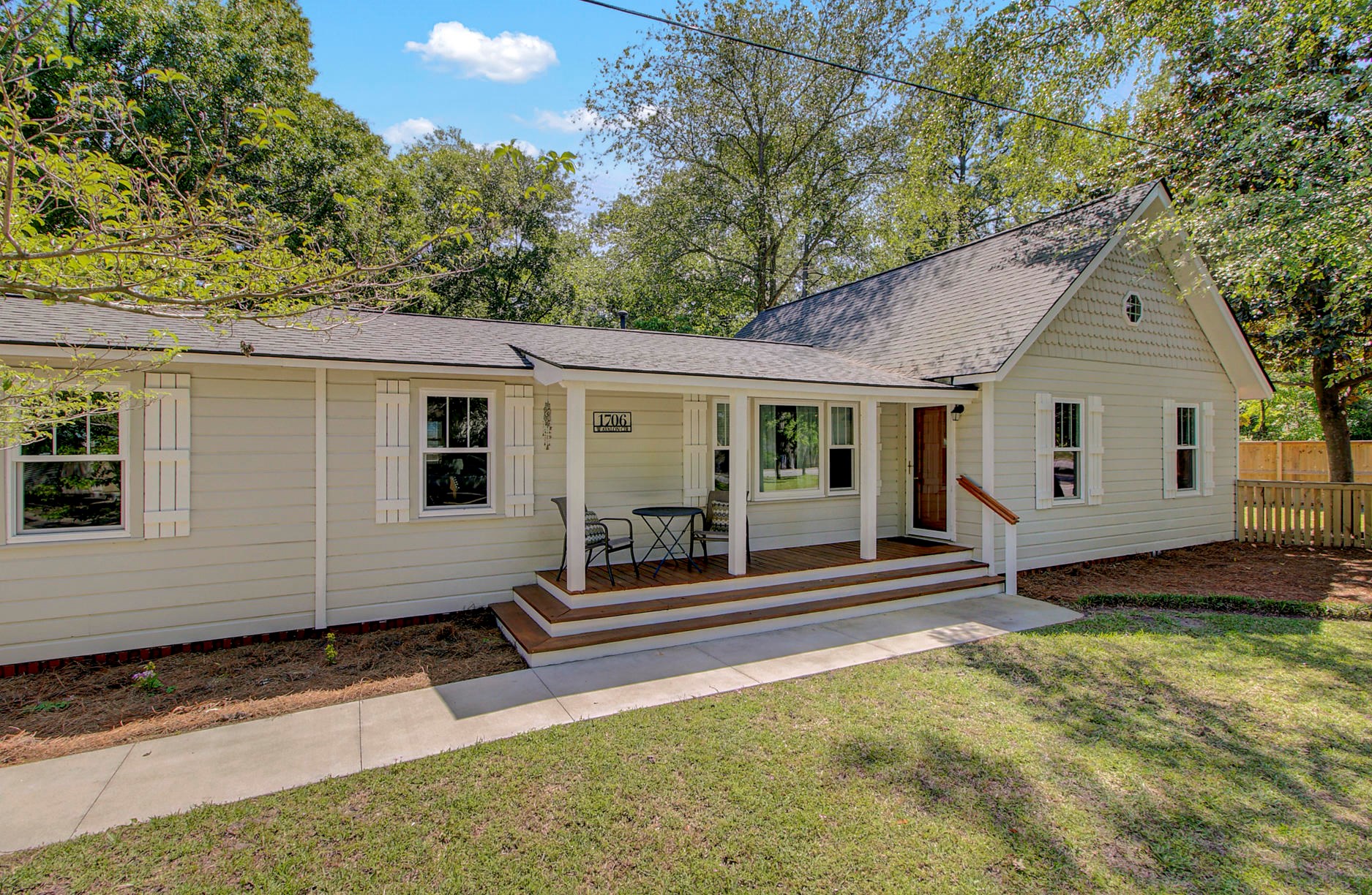 1706 Avalon Cir, Charleston SC  29407-3614 exterior