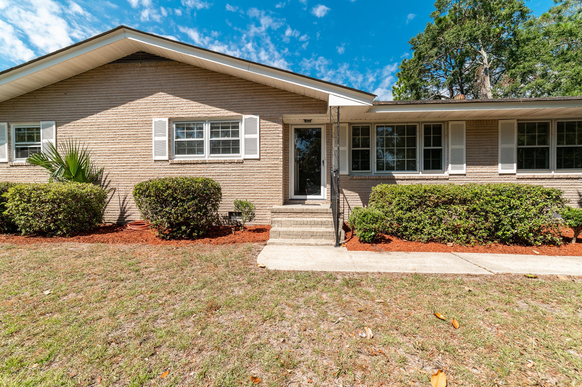 1334 Manor Blvd, Charleston SC  29407-3909 exterior