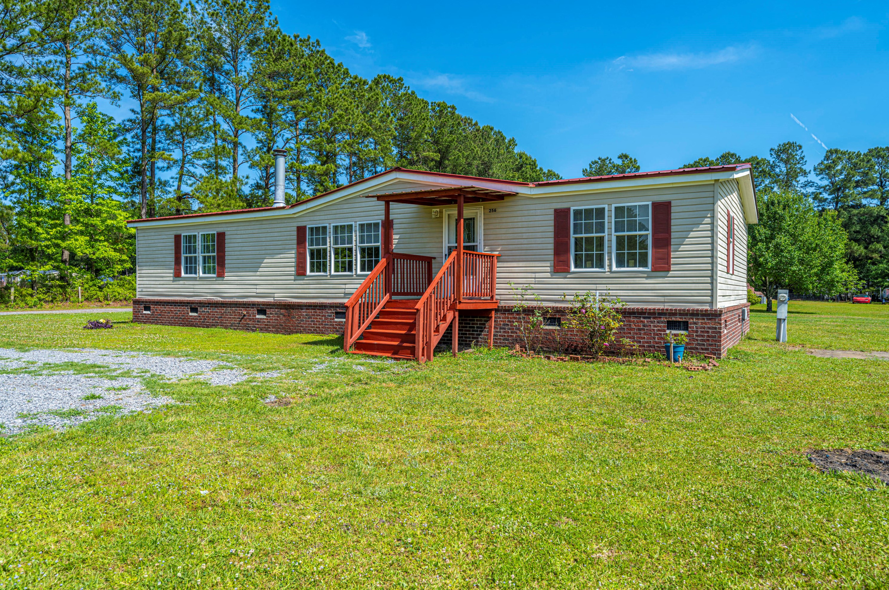 256 Skyland Ln, Moncks Corner SC  29461-7547 exterior
