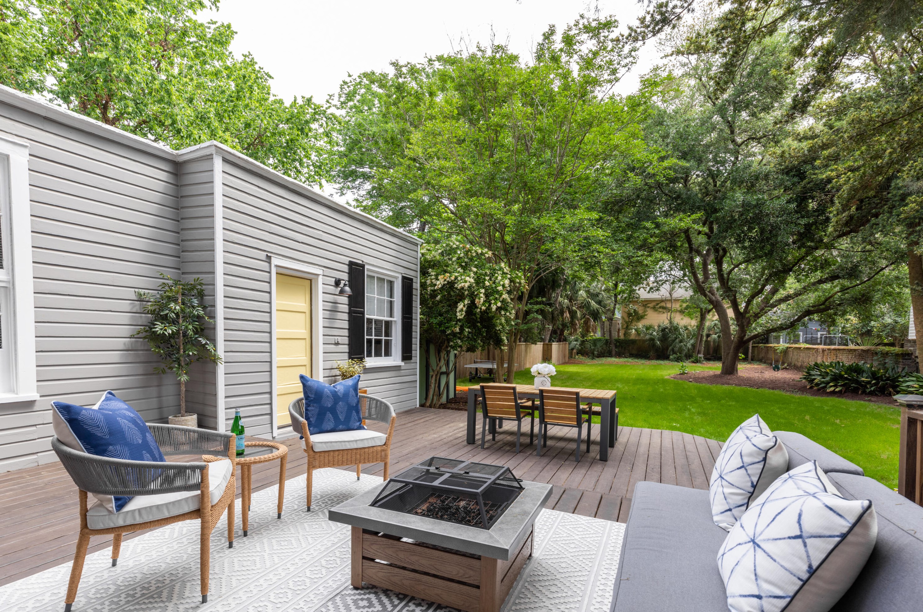 8 Gadsden St, Charleston SC 29401-1205 exterior