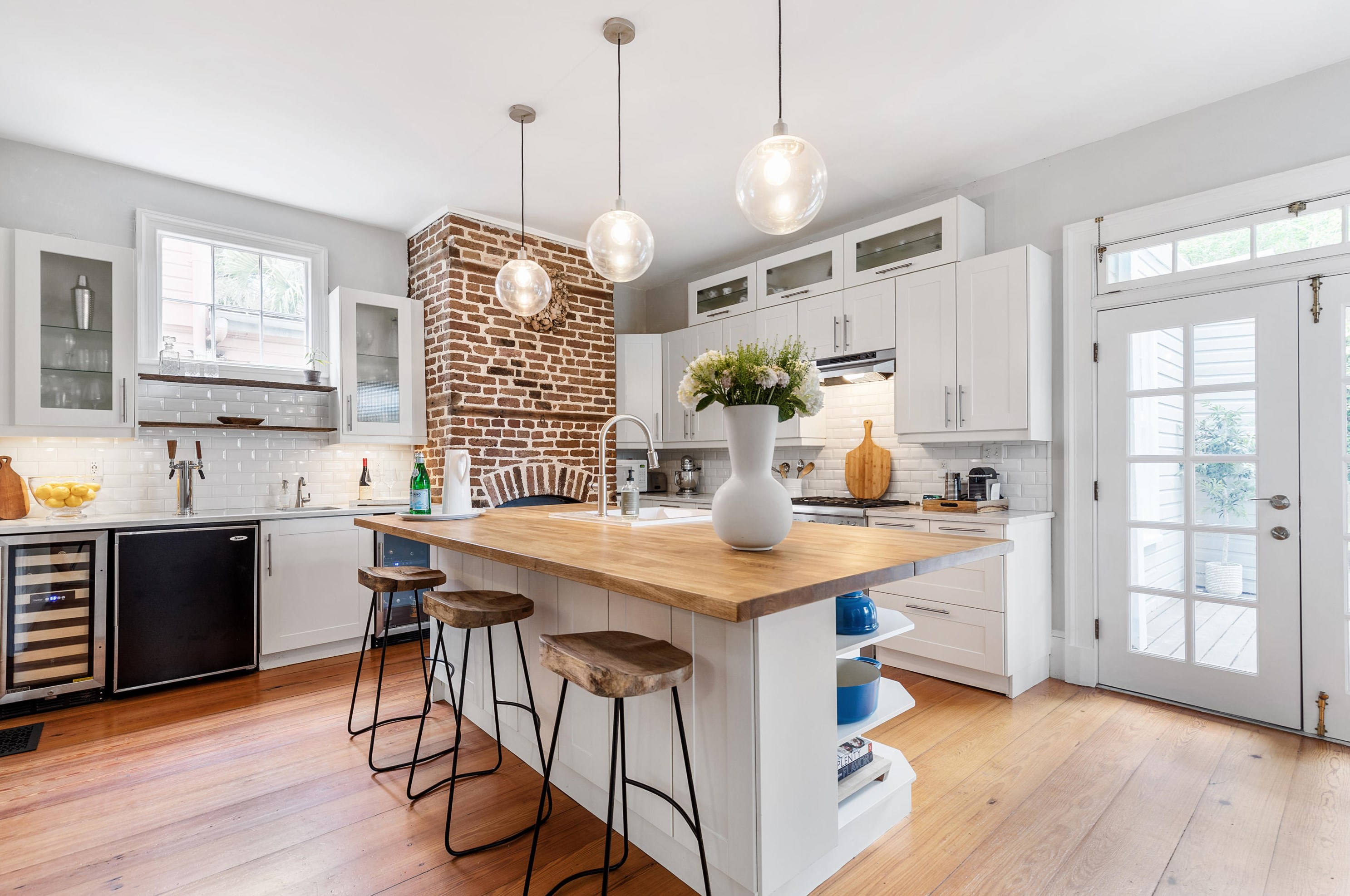 8 Gadsden St, Charleston SC 29401-1205 exterior