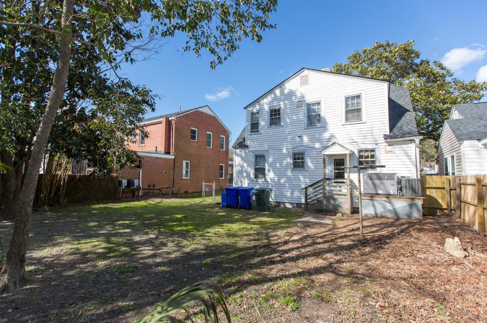 239 Gordon St, Charleston SC  29403-3524 exterior