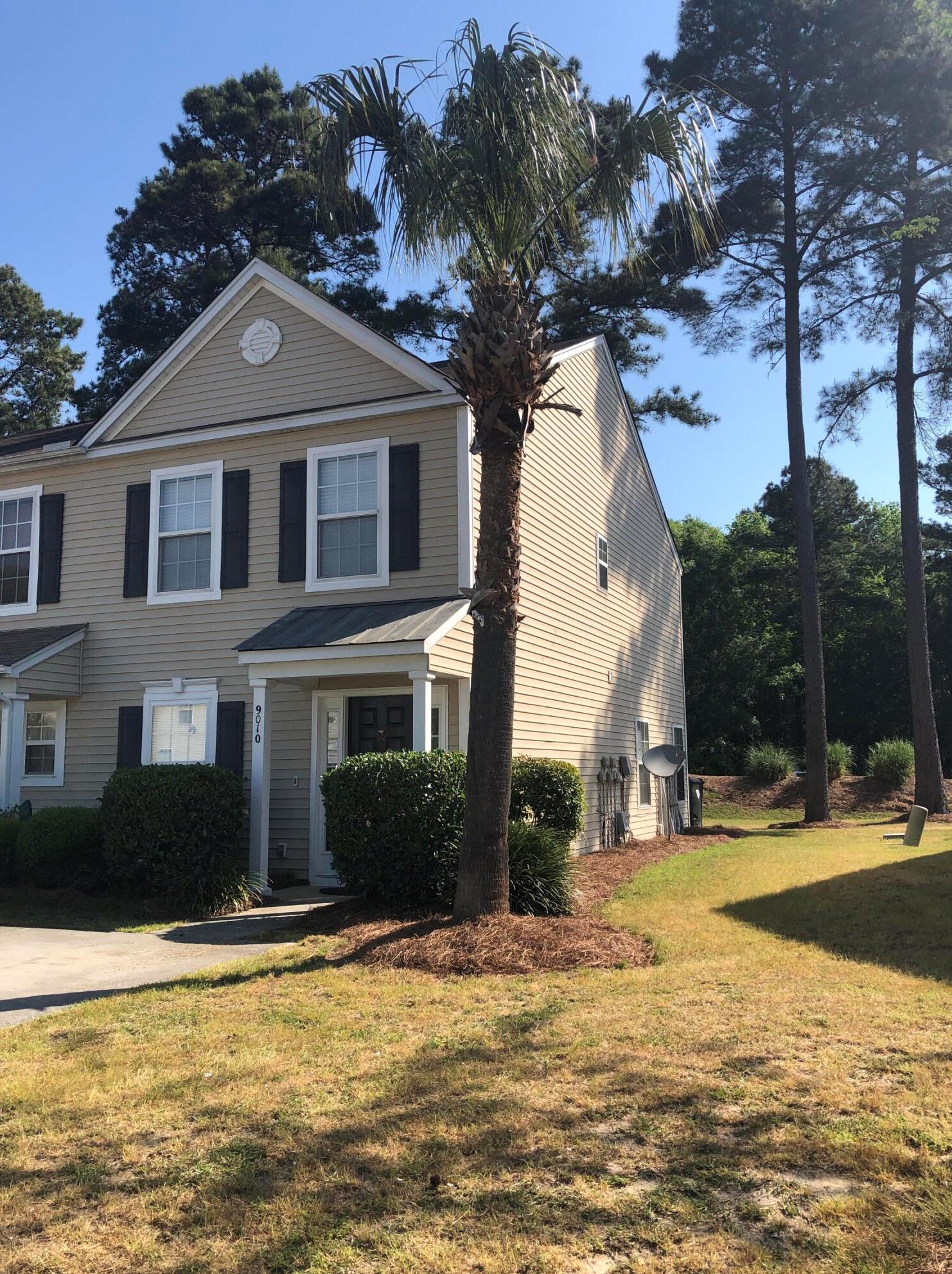 9010 Maple Grove Dr, Summerville SC  29485-8865 exterior