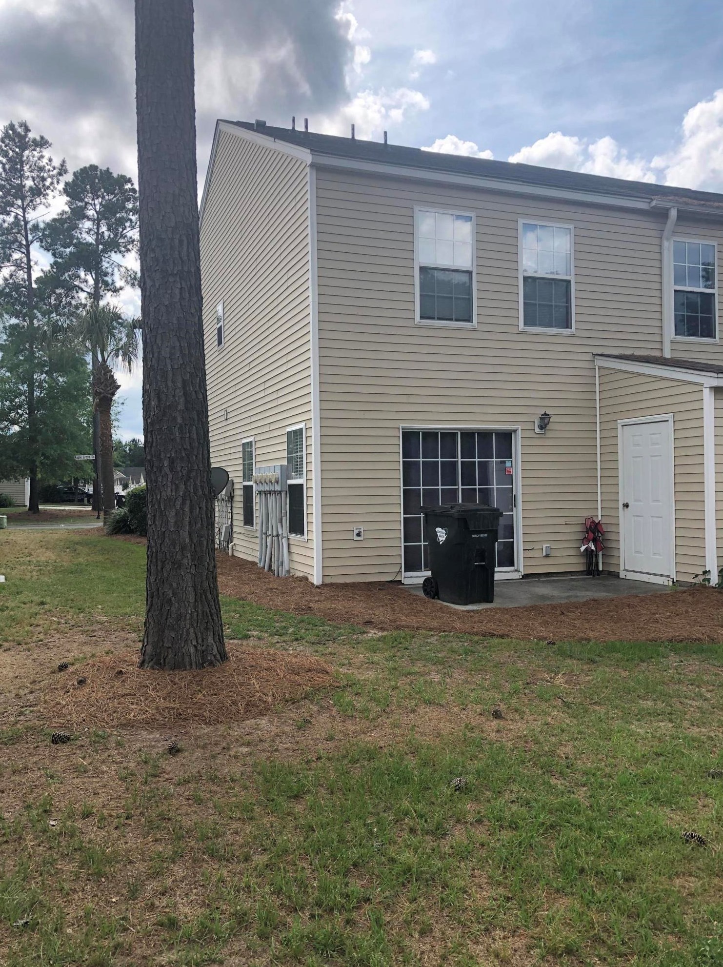 9010 Maple Grove Dr, Summerville SC  29485-8865 exterior