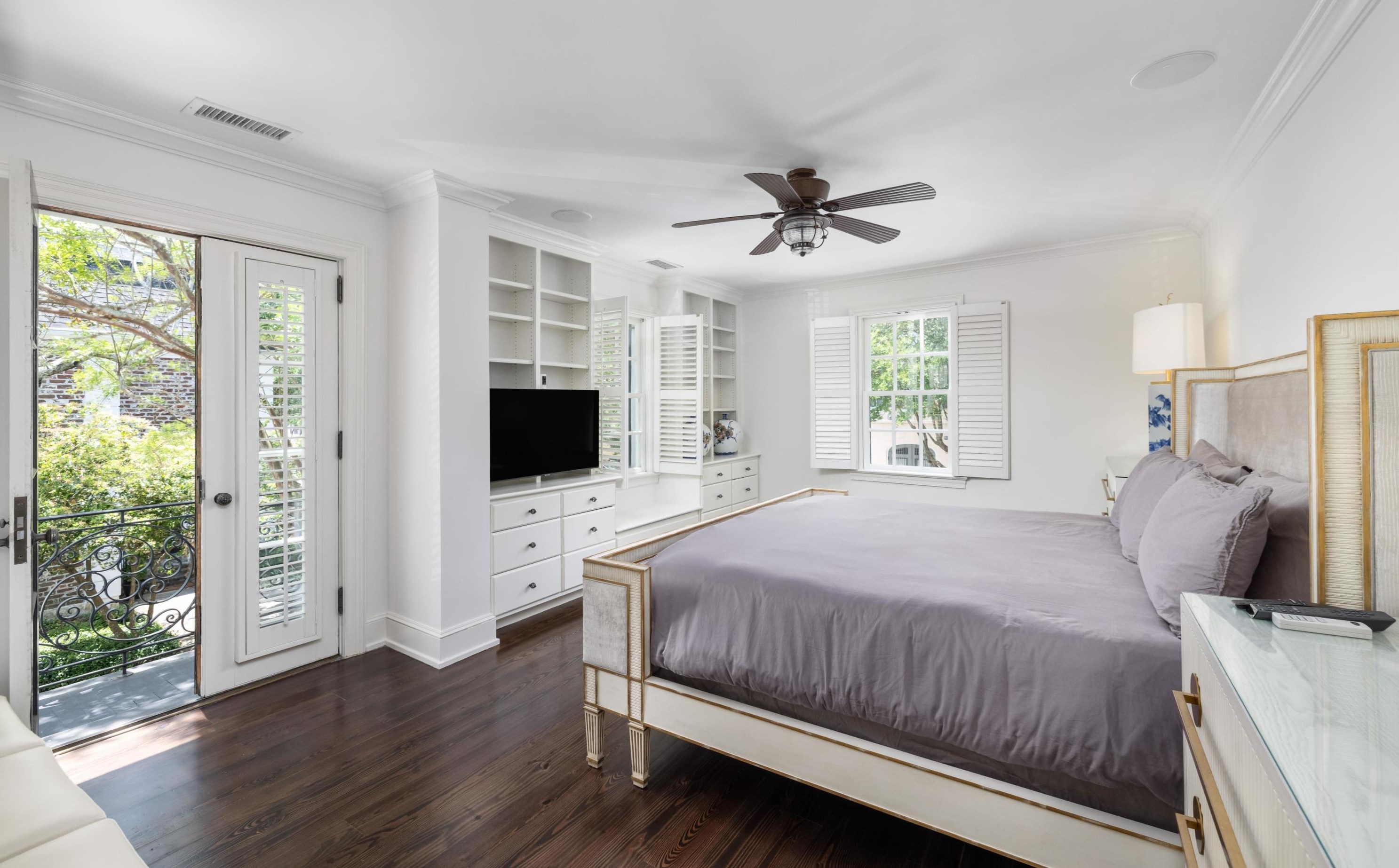 100 Bay St, Charleston SC  29401-2543 exterior