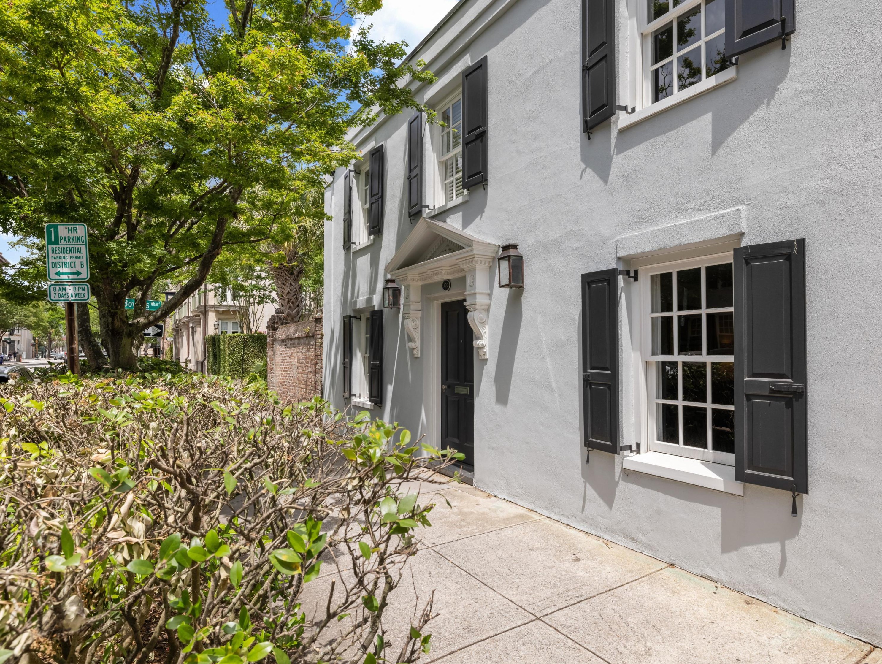 100 Bay St, Charleston SC  29401-2543 exterior