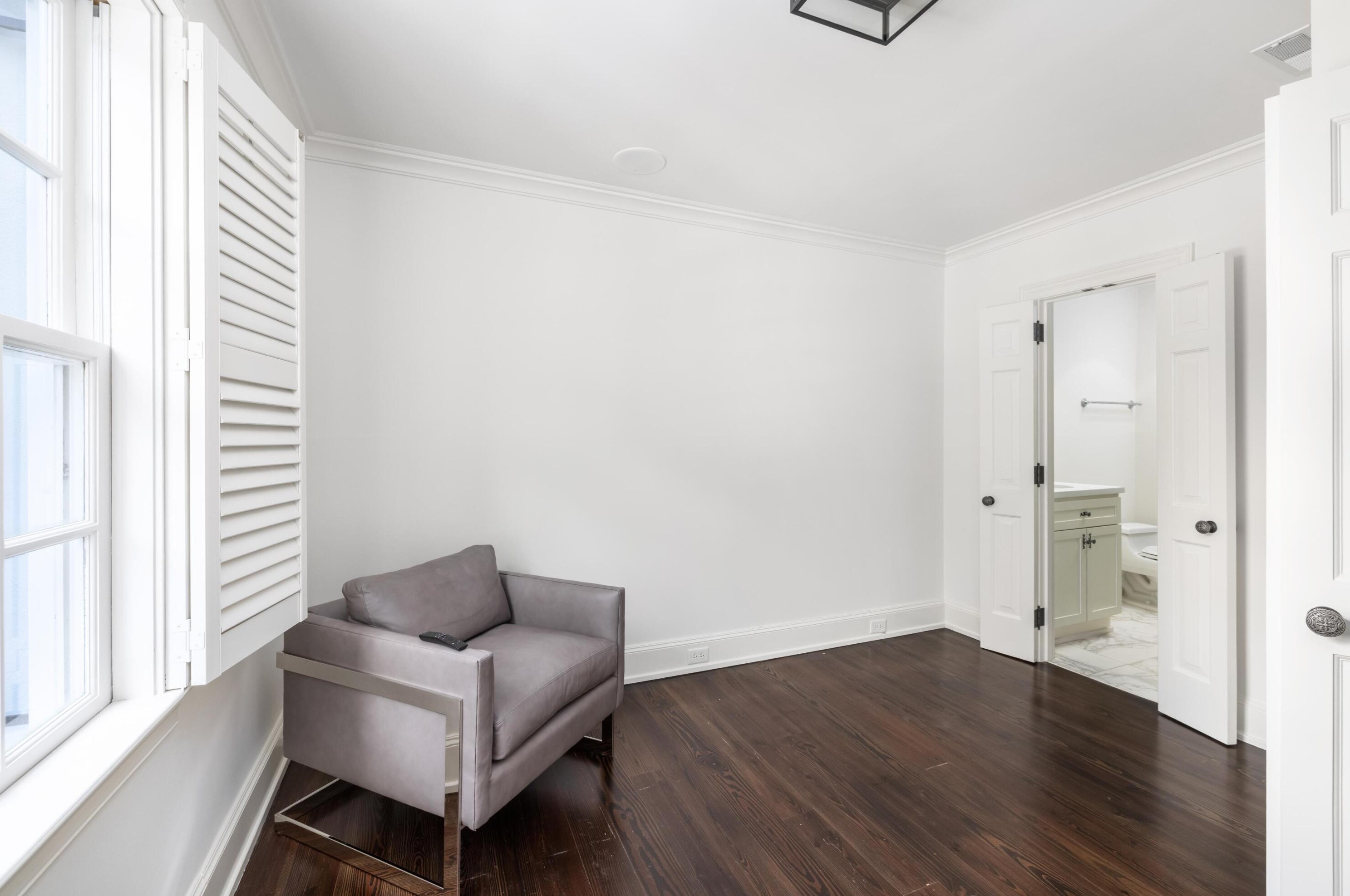 100 Bay St, Charleston SC  29401-2543 exterior