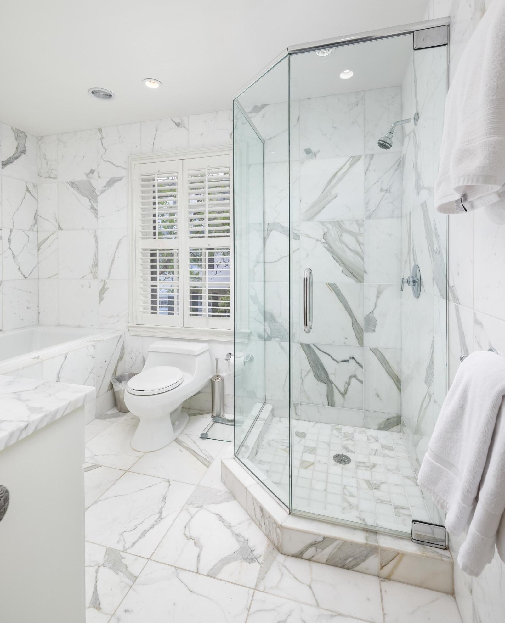 100 Bay St, Charleston SC  29401-2543 exterior