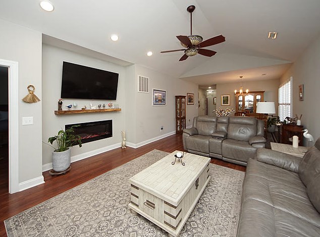 9047 Delancey Cir, Charleston SC  29406-9161 exterior