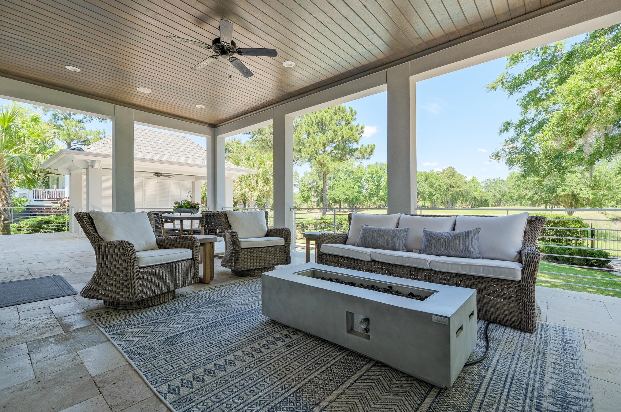 530 Park Crossing Dr, Charleston SC  29492-2101 exterior