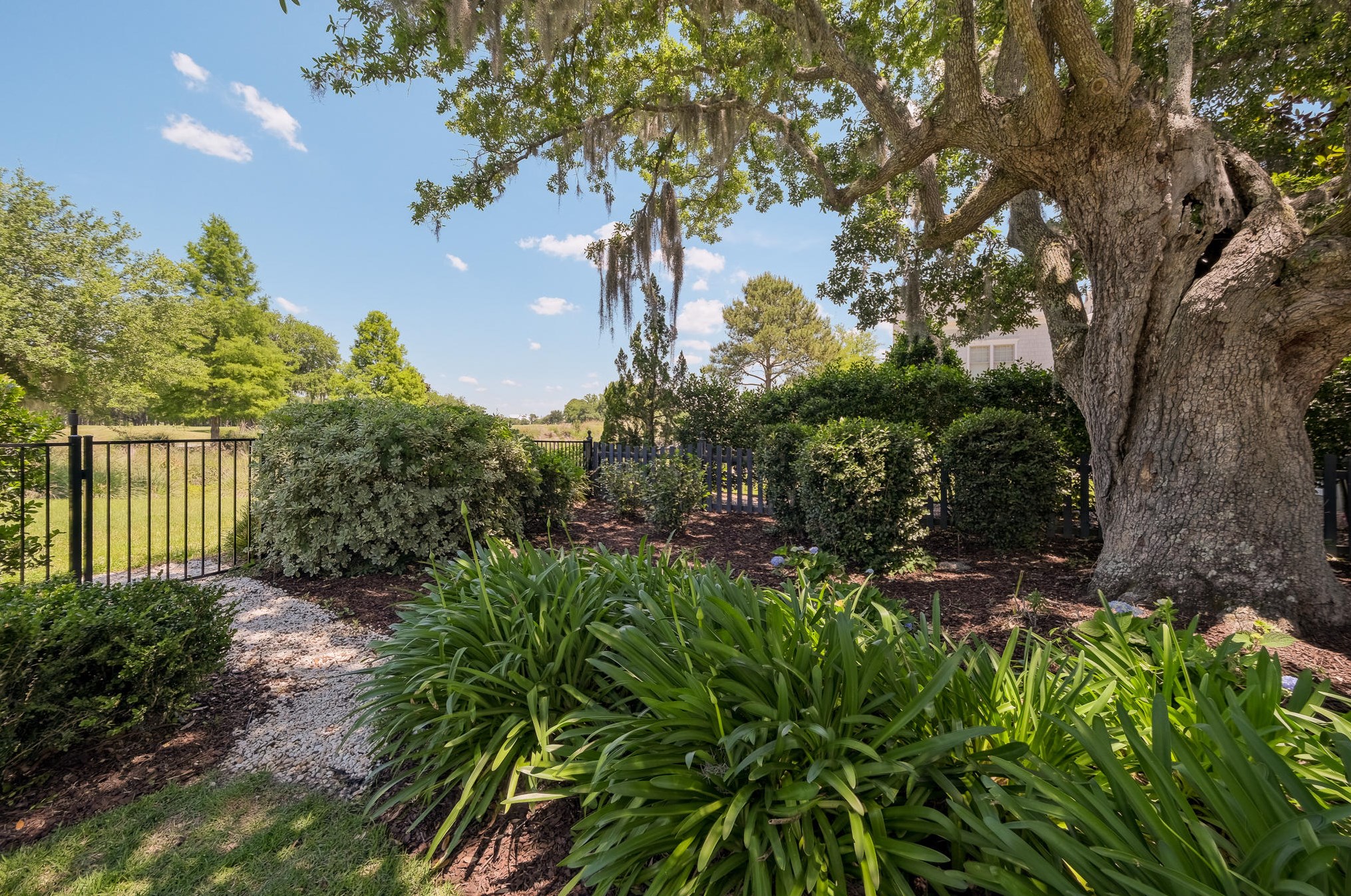 530 Park Crossing Dr, Charleston SC  29492-2101 exterior