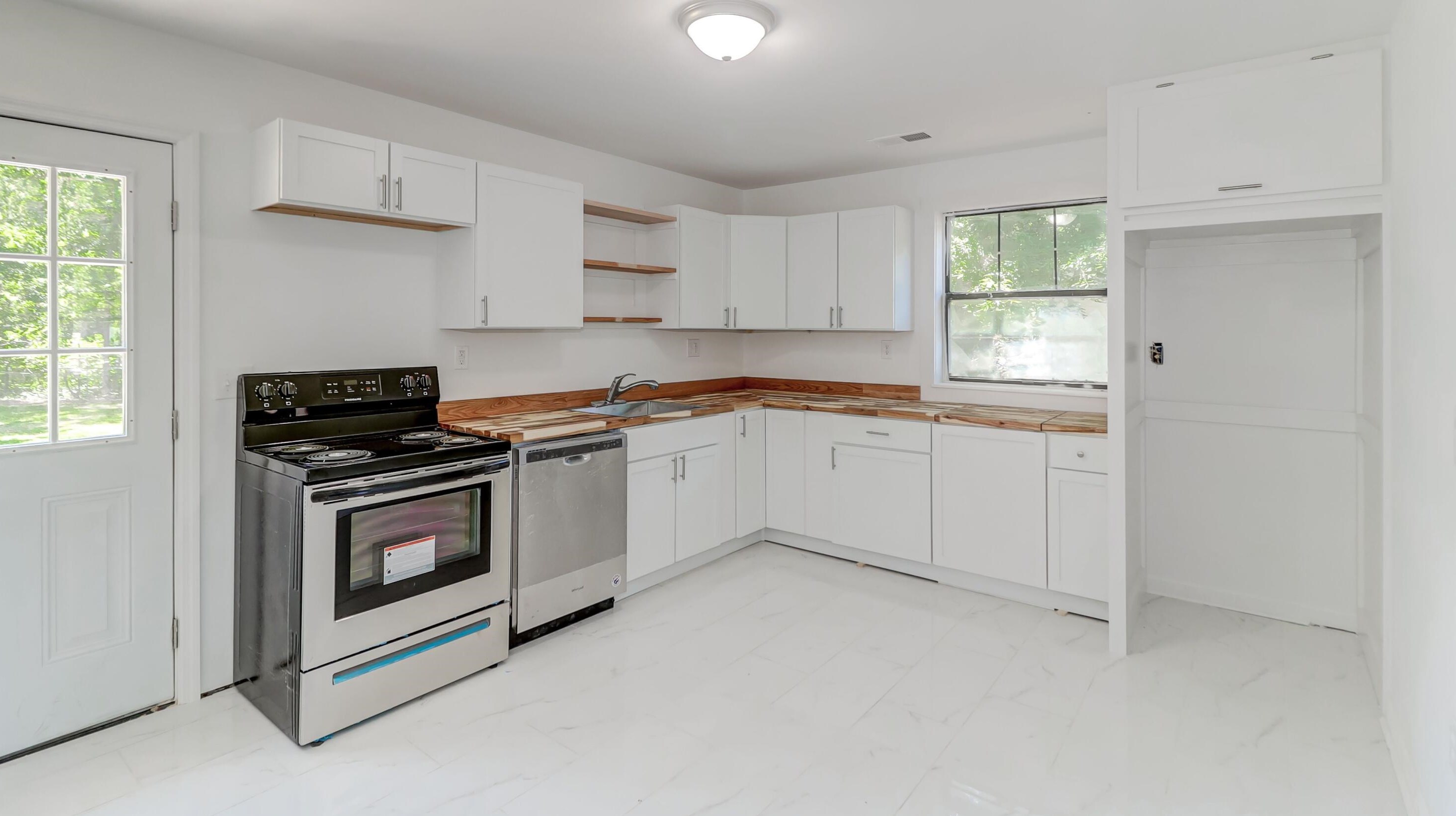 221 Birch Ave, Charleston SC  29445-3048 exterior