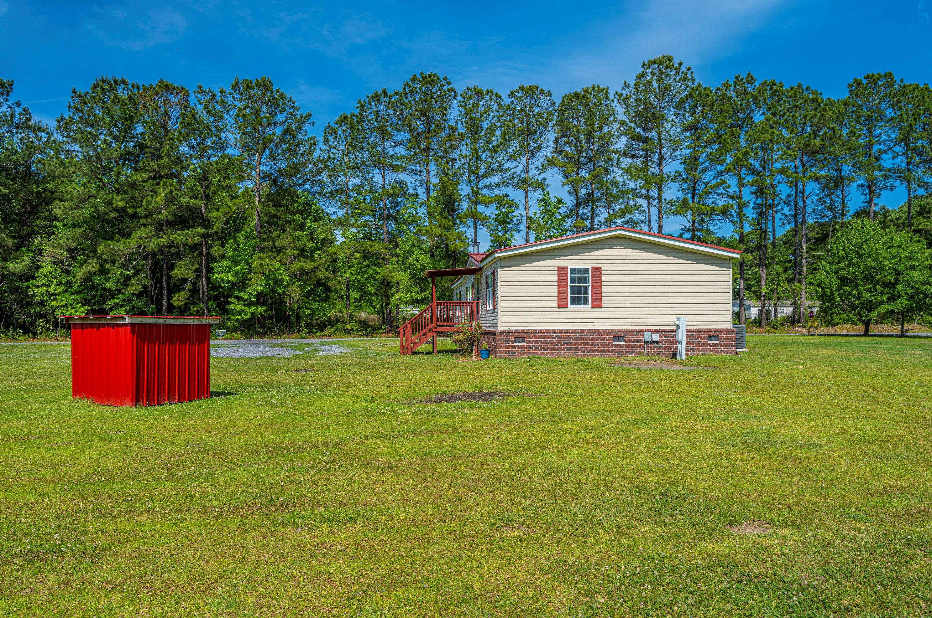256 Skyland Ln, Moncks Corner SC  29461-7547 exterior