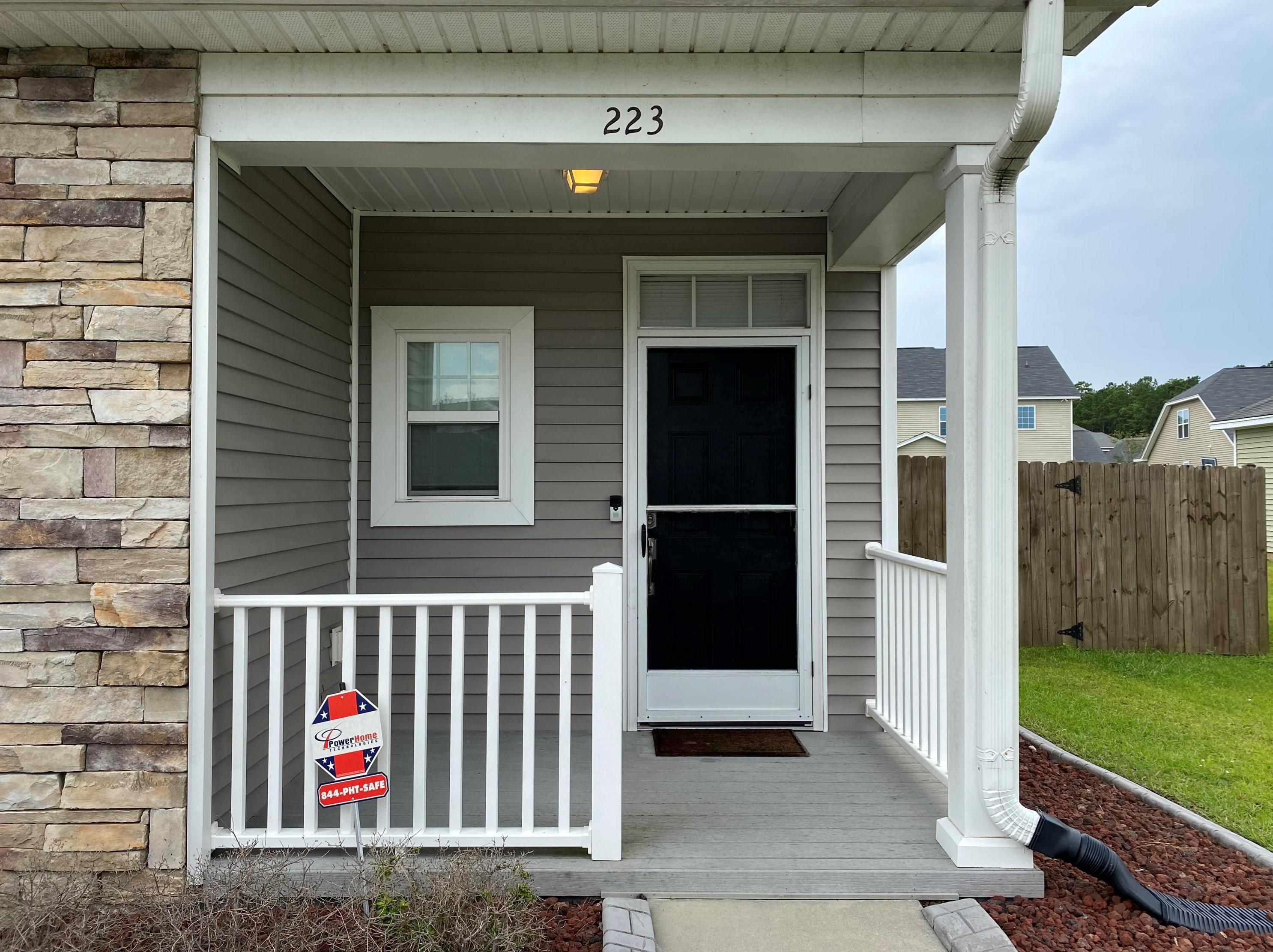 223 Market Hall St, Moncks Corner SC  29461-8882 exterior