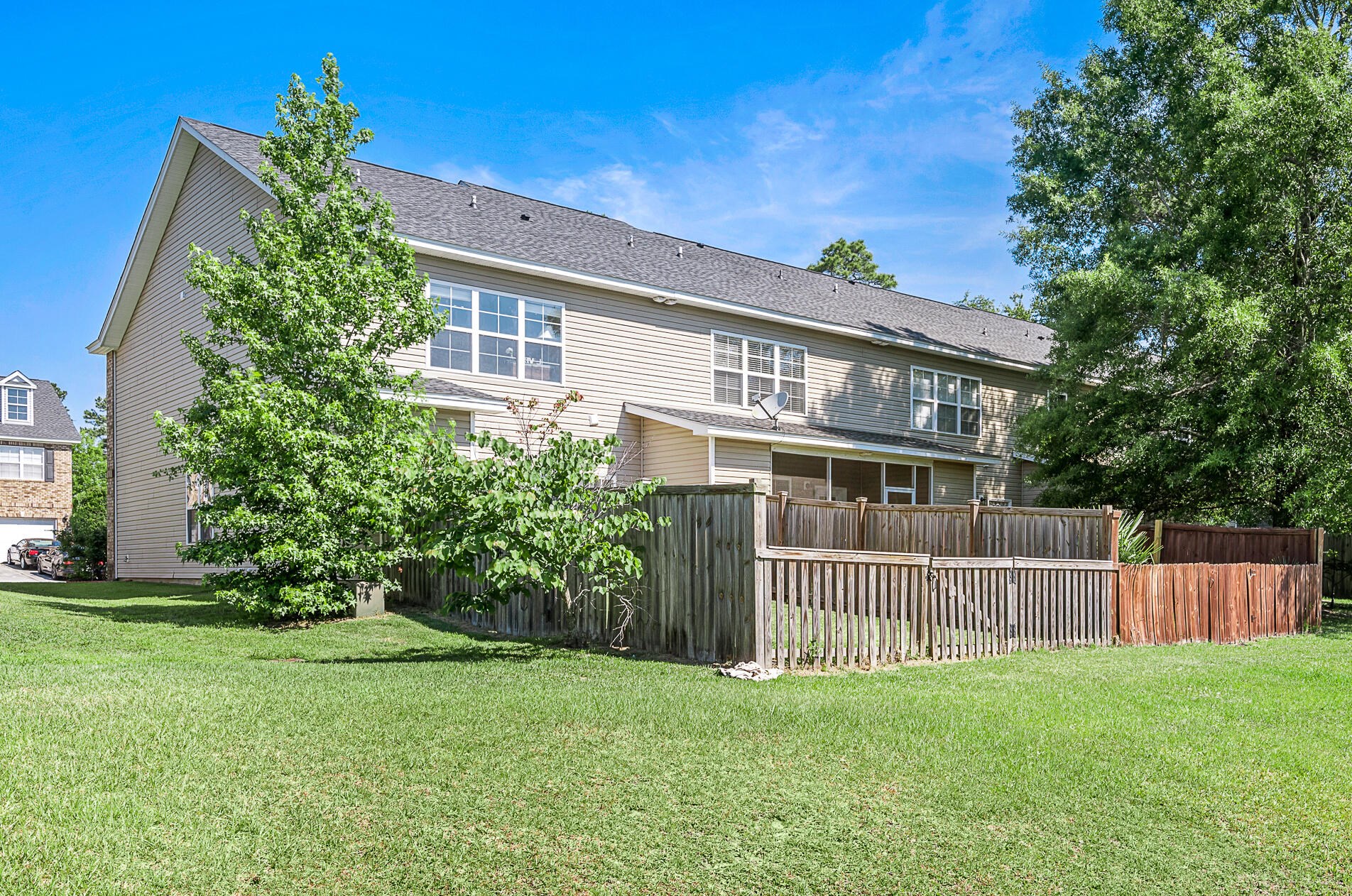 114 Lamplighter Ln, Summerville SC  29483-2136 exterior