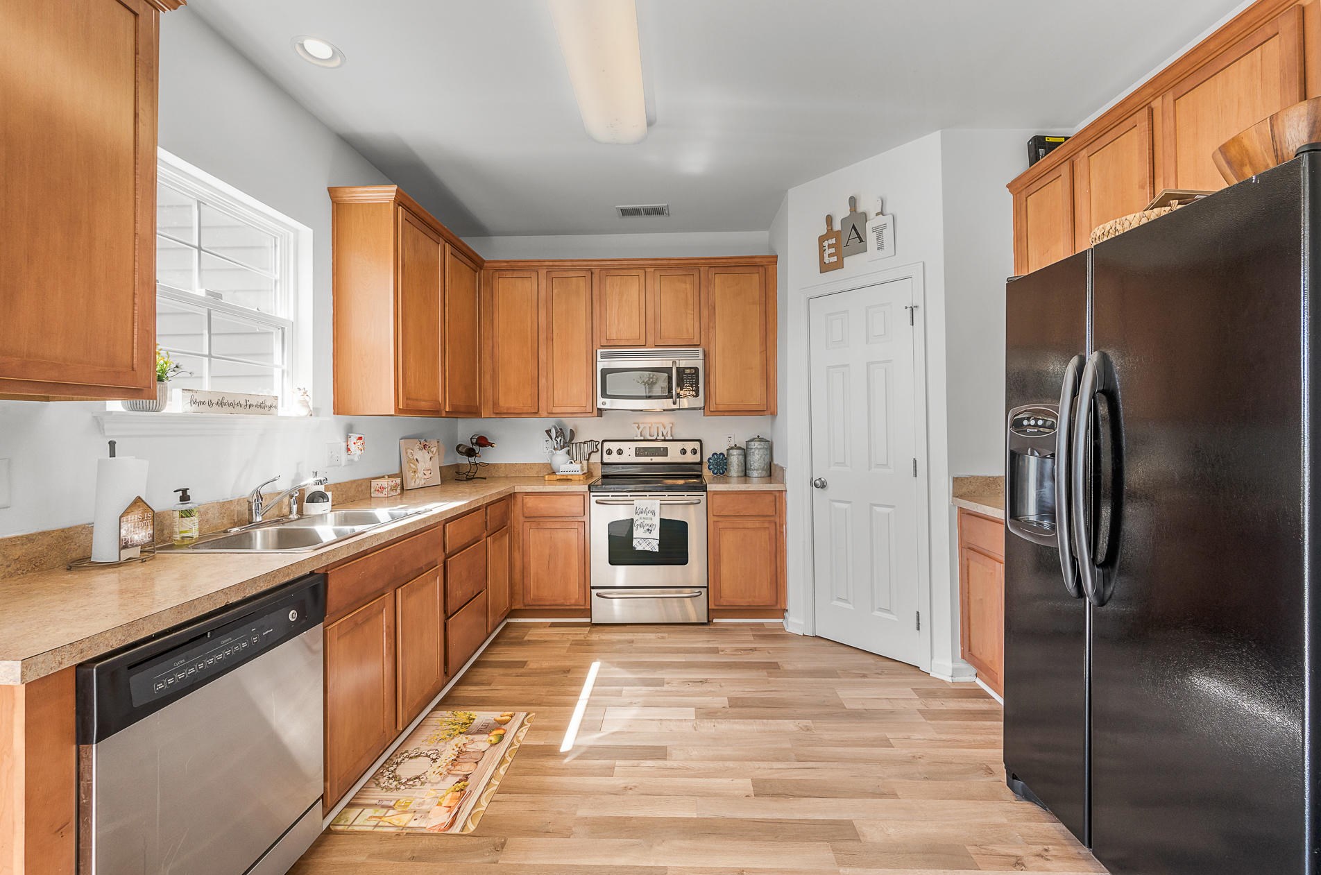 114 Lamplighter Ln, Summerville SC  29483-2136 exterior