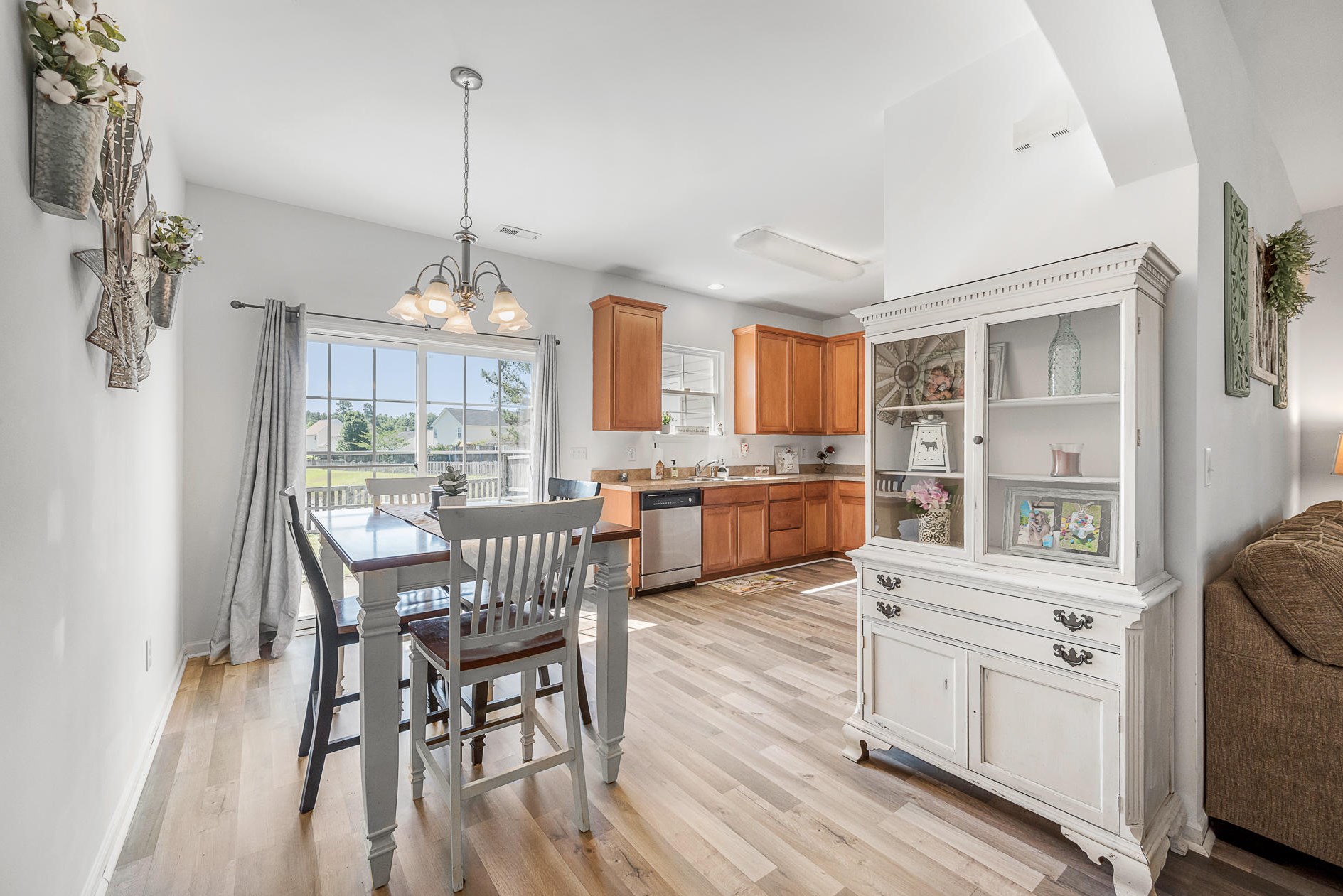 114 Lamplighter Ln, Summerville SC  29483-2136 exterior