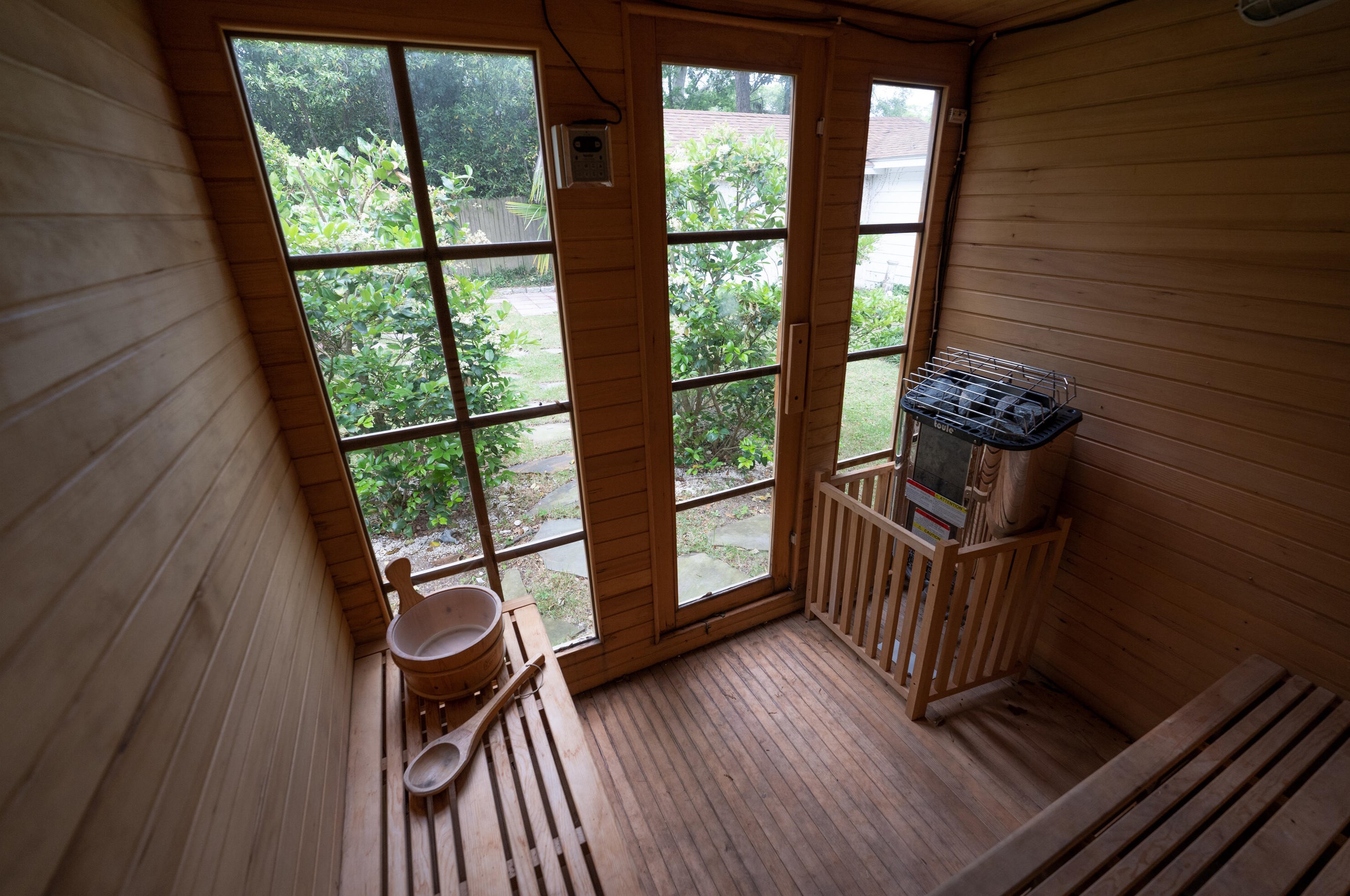 2131 Wappoo Dr, Charleston SC  29412-2052 exterior