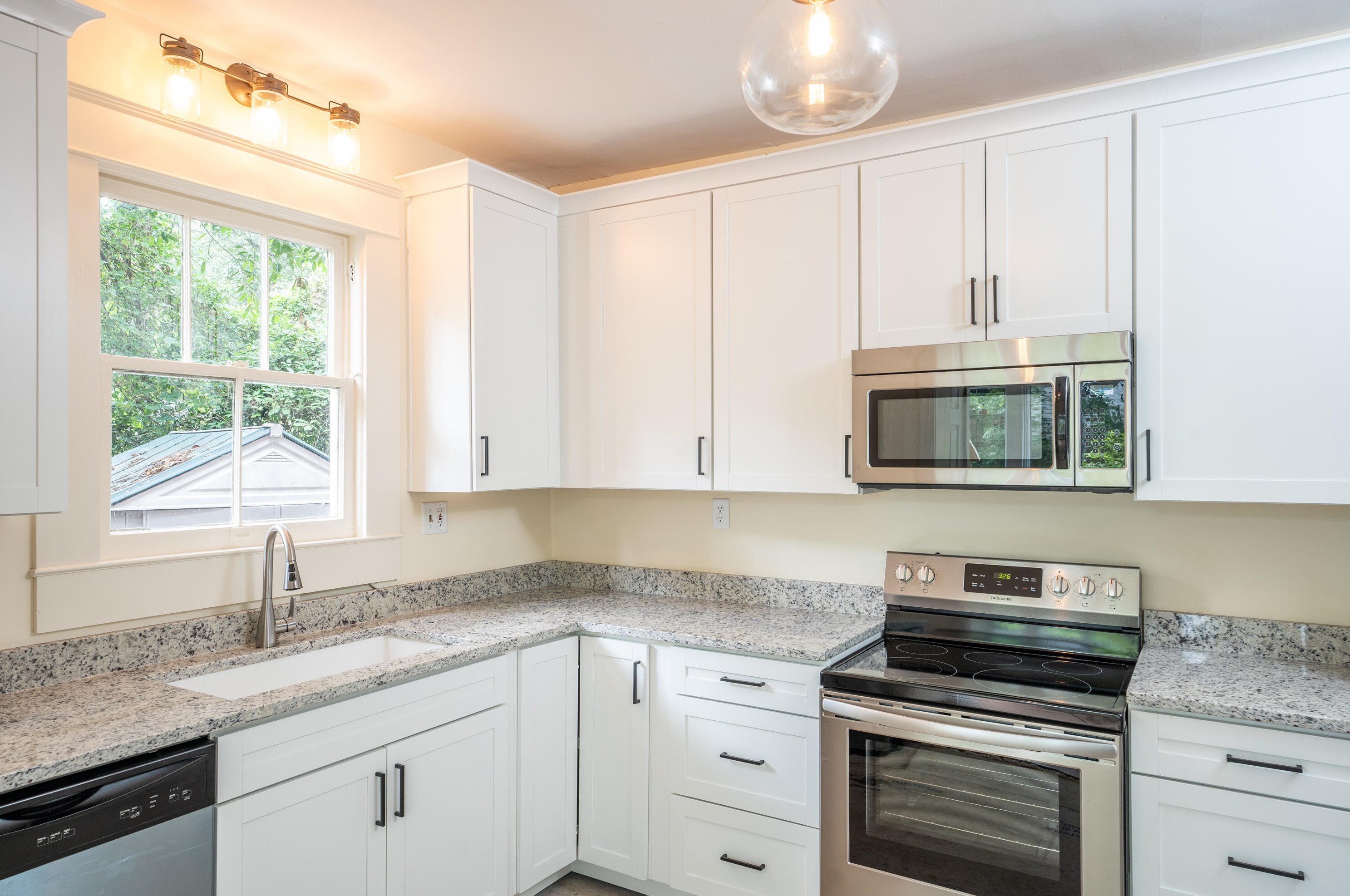 2131 Wappoo Dr, Charleston SC  29412-2052 exterior