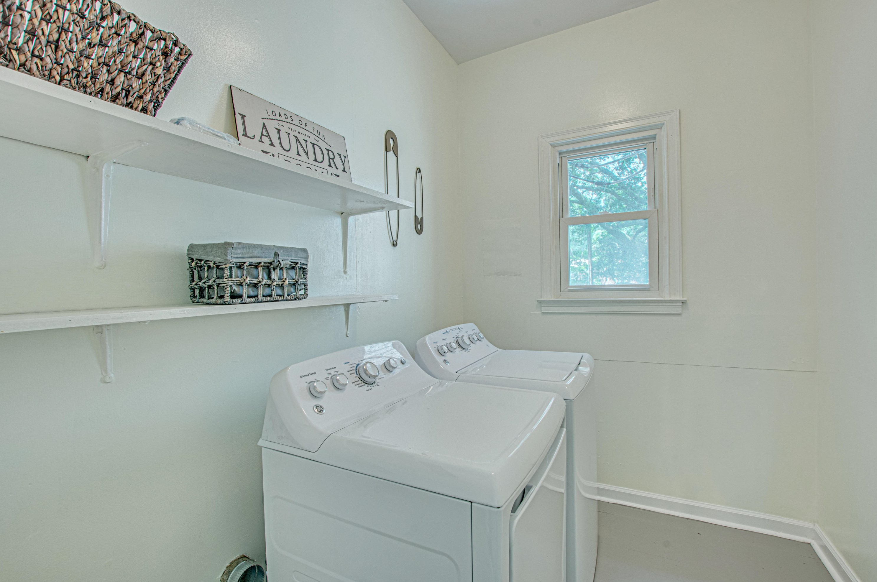 105 Hickory St, Summerville SC  29483-6501 exterior