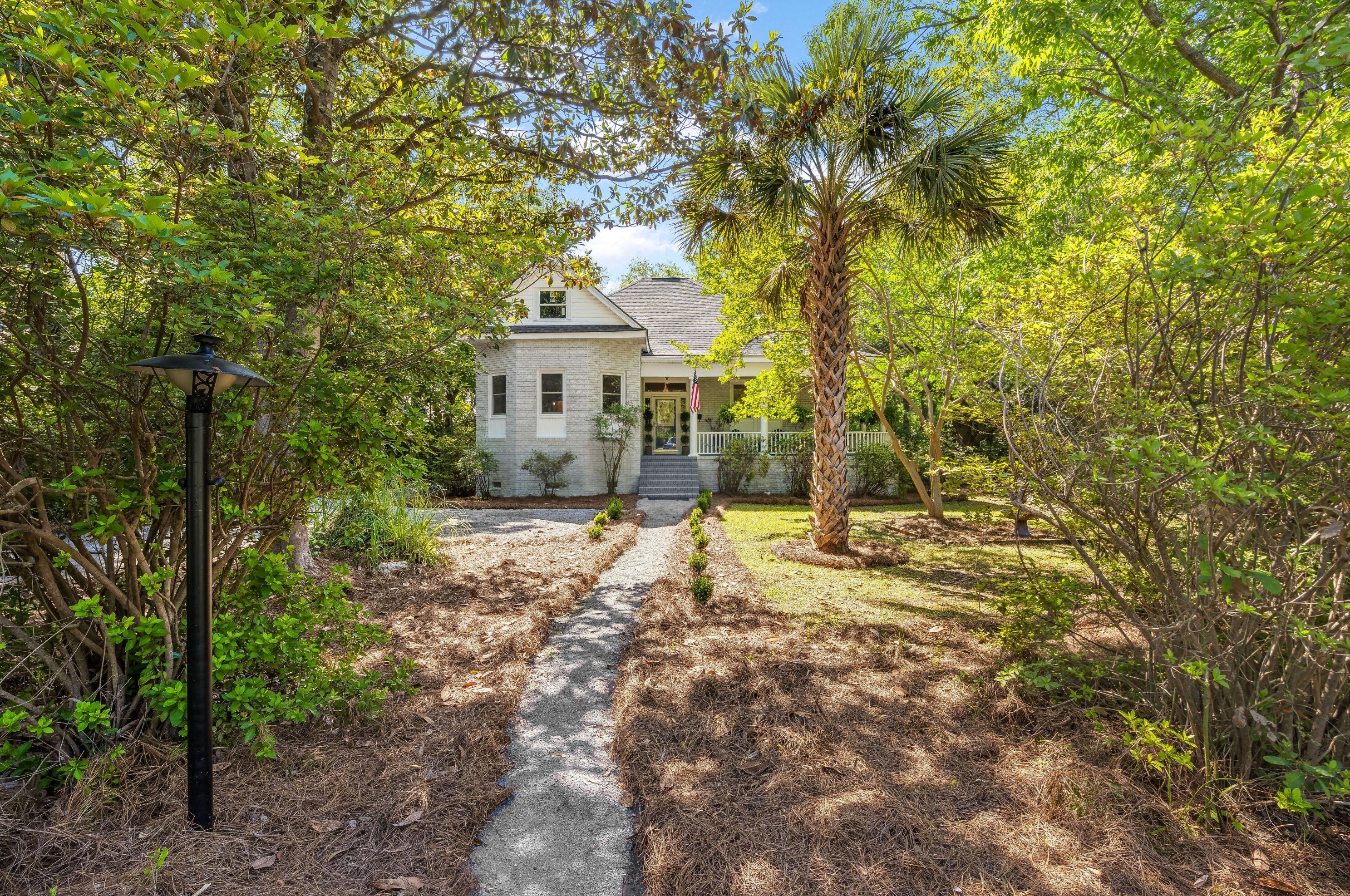 105 Hickory St, Summerville SC  29483-6501 exterior