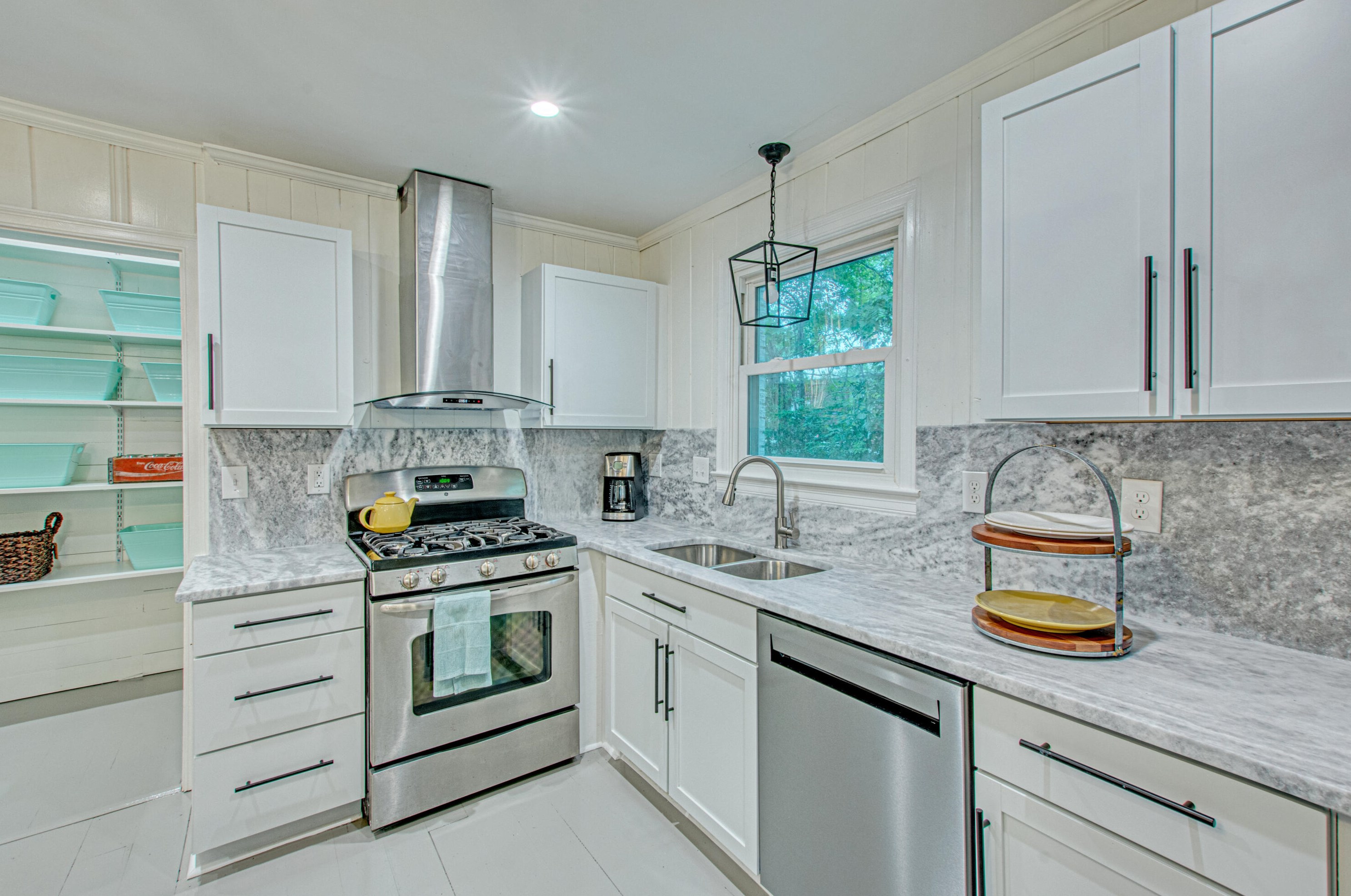 105 Hickory St, Summerville SC  29483-6501 exterior