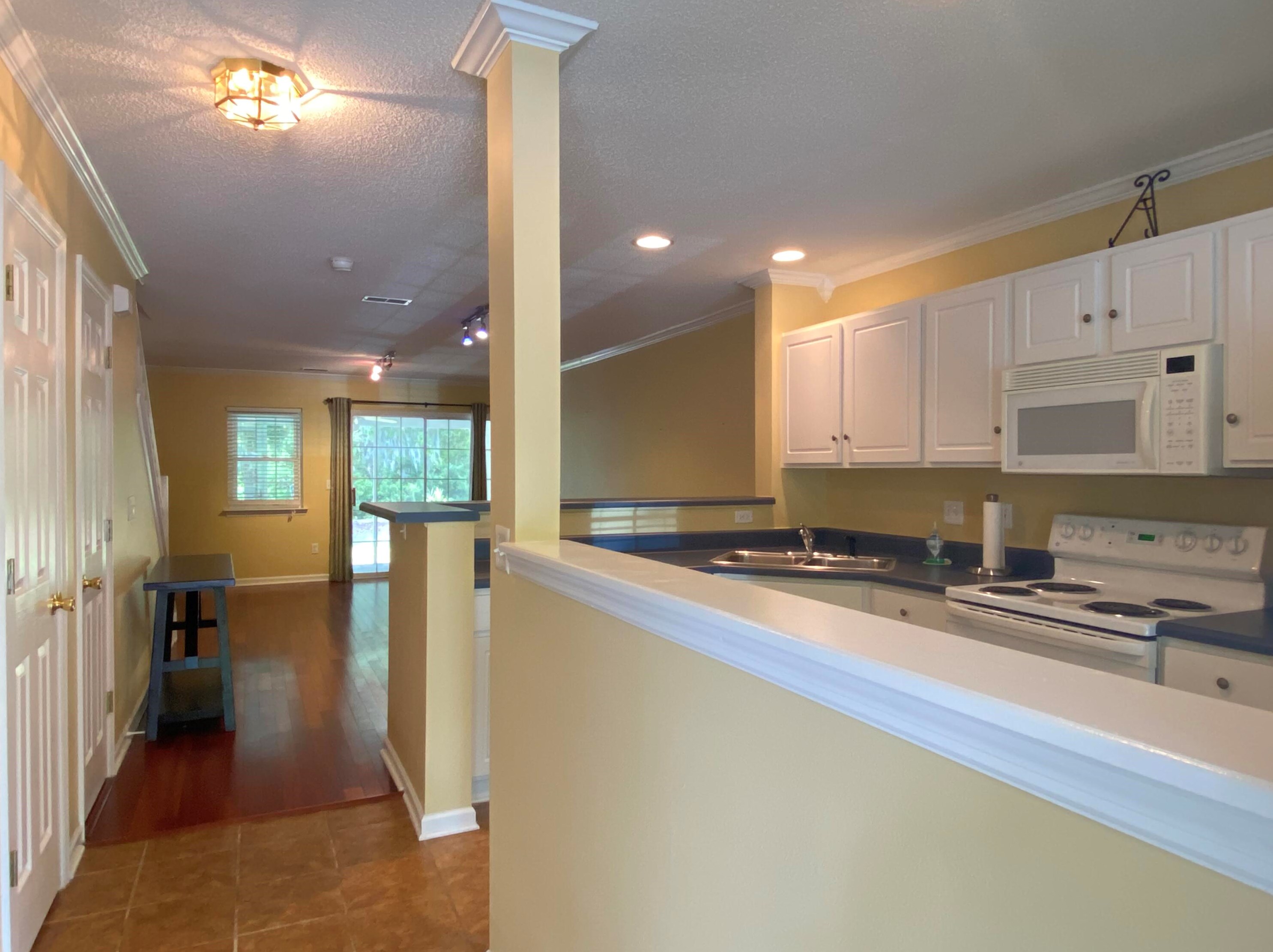 8133 Shadow Oak Dr, Charleston SC  29406-9578 exterior