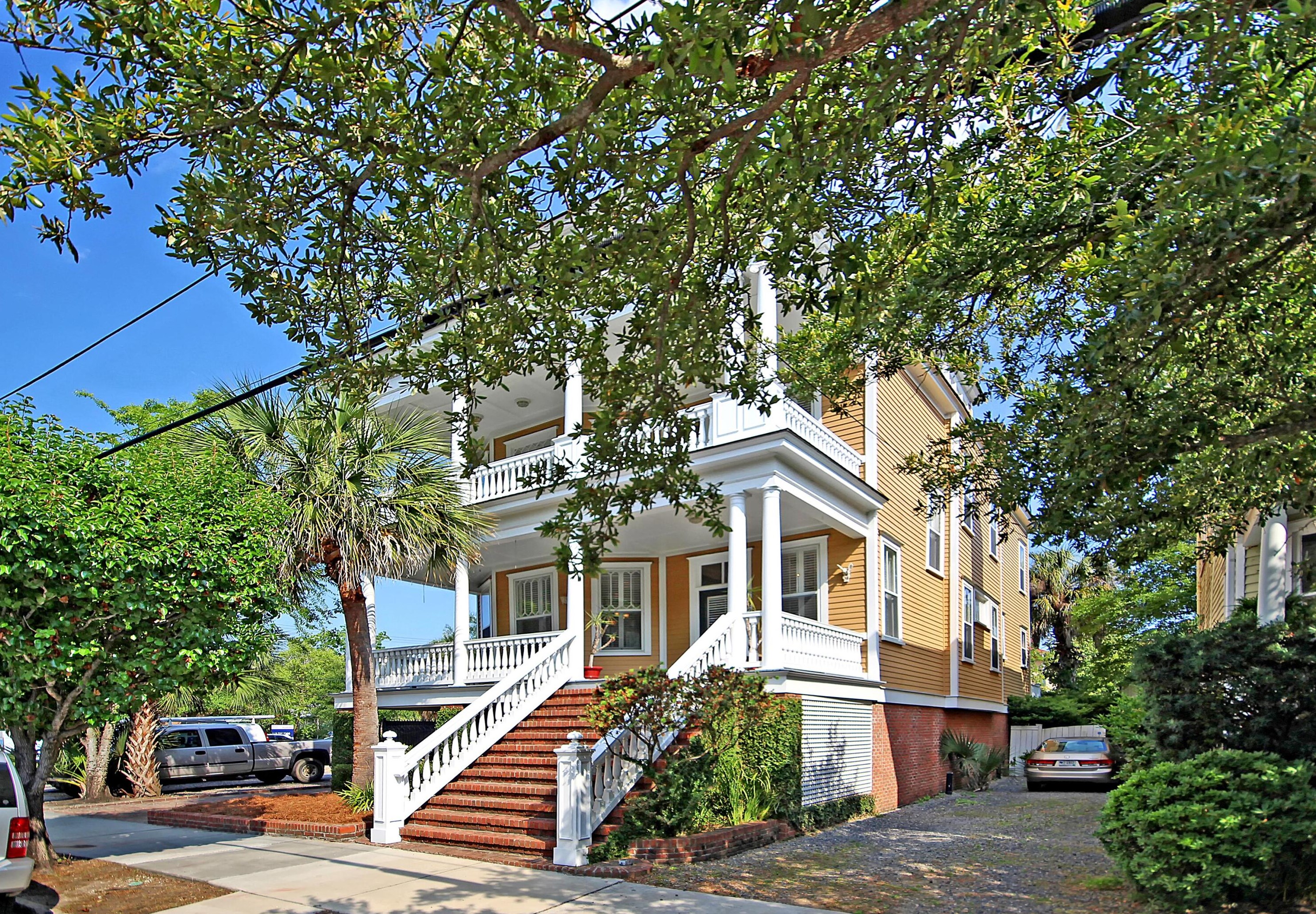22 Bennett St, Charleston SC  29401-1108 exterior