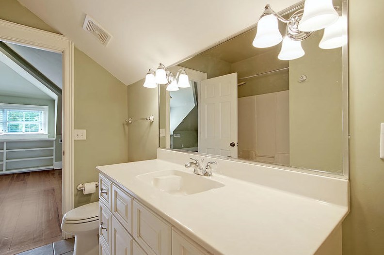 22 Bennett St, Charleston SC  29401-1108 exterior