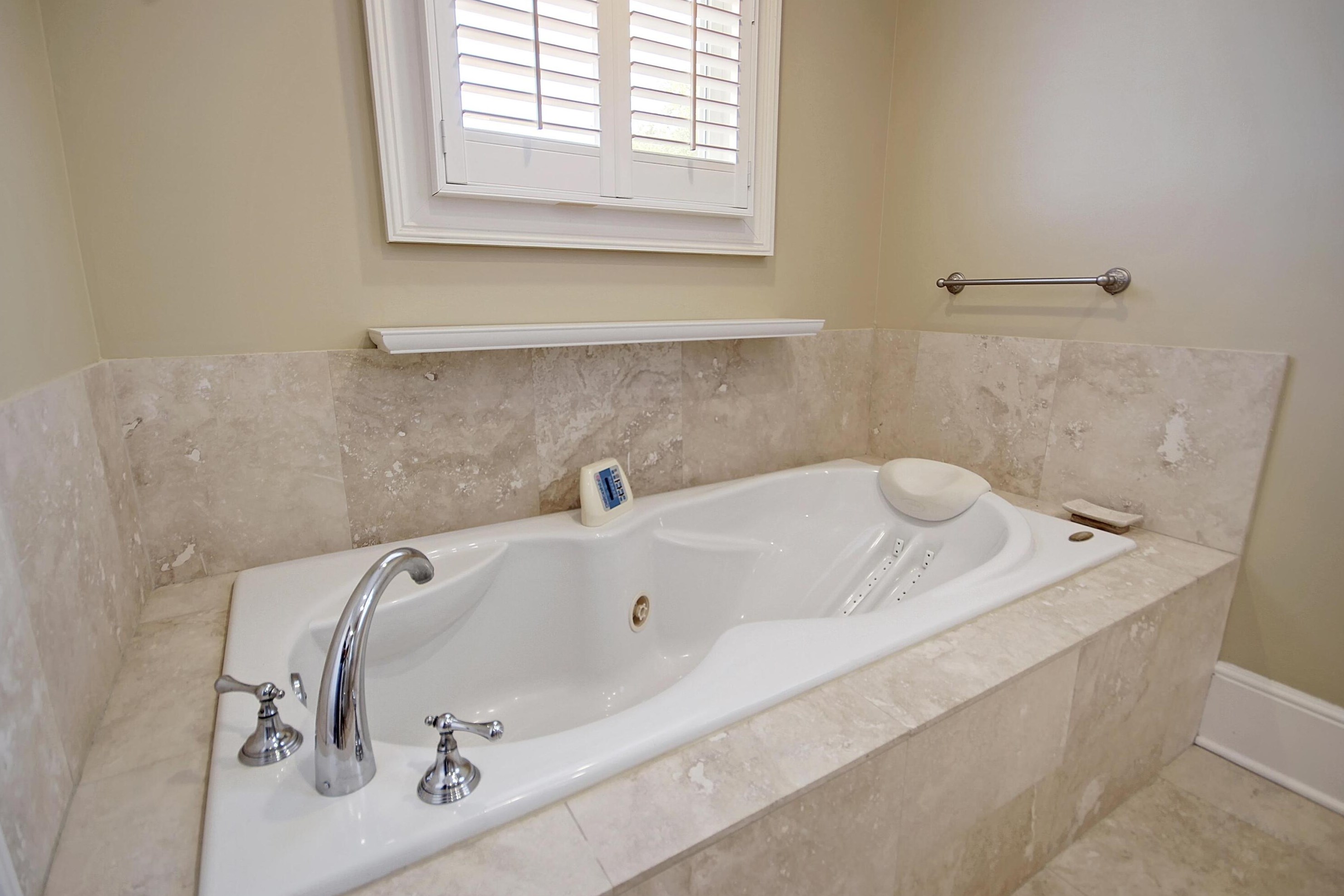 22 Bennett St, Charleston SC  29401-1108 exterior
