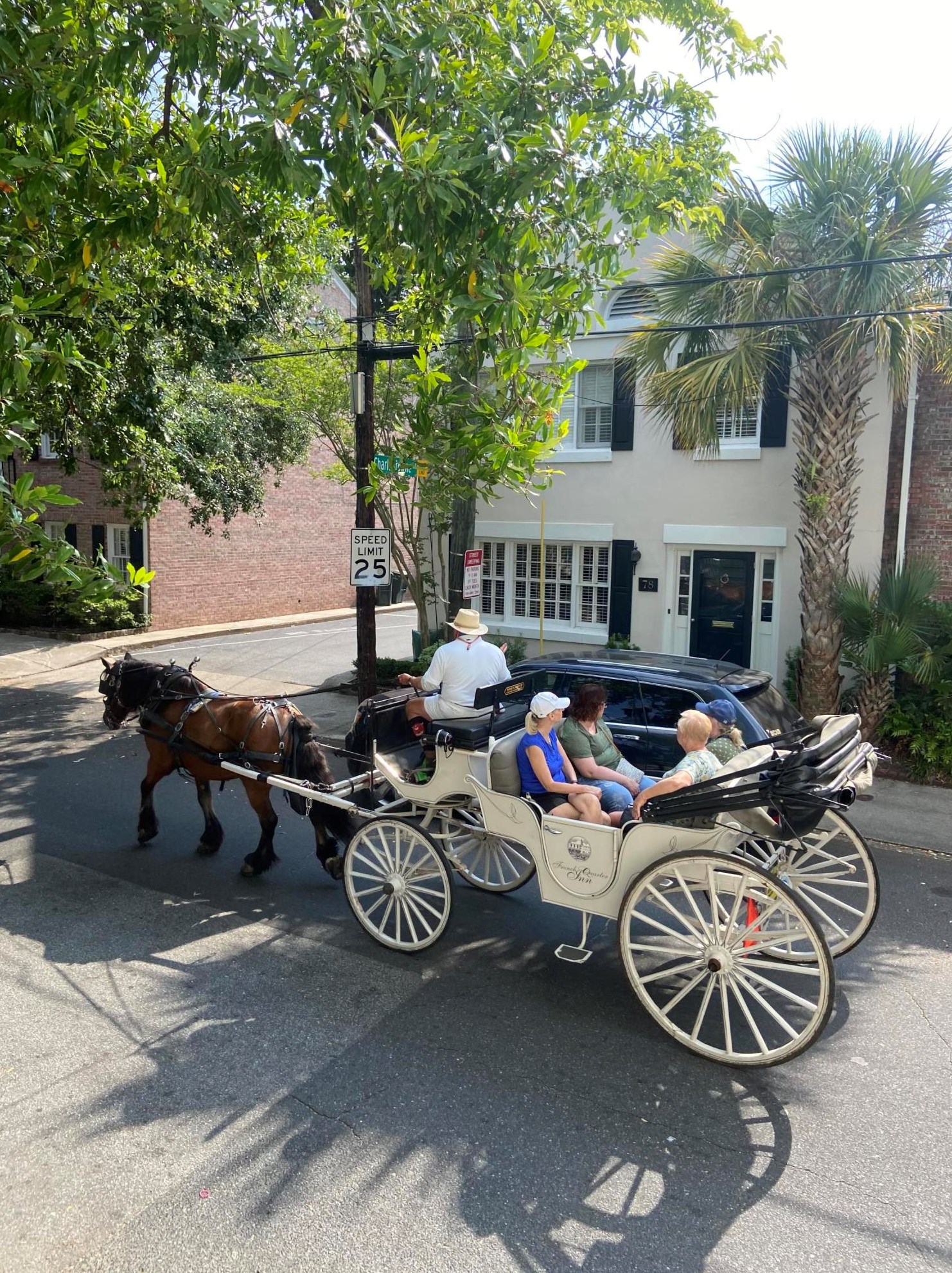 132 Queen St, Charleston SC  29401-1951 exterior
