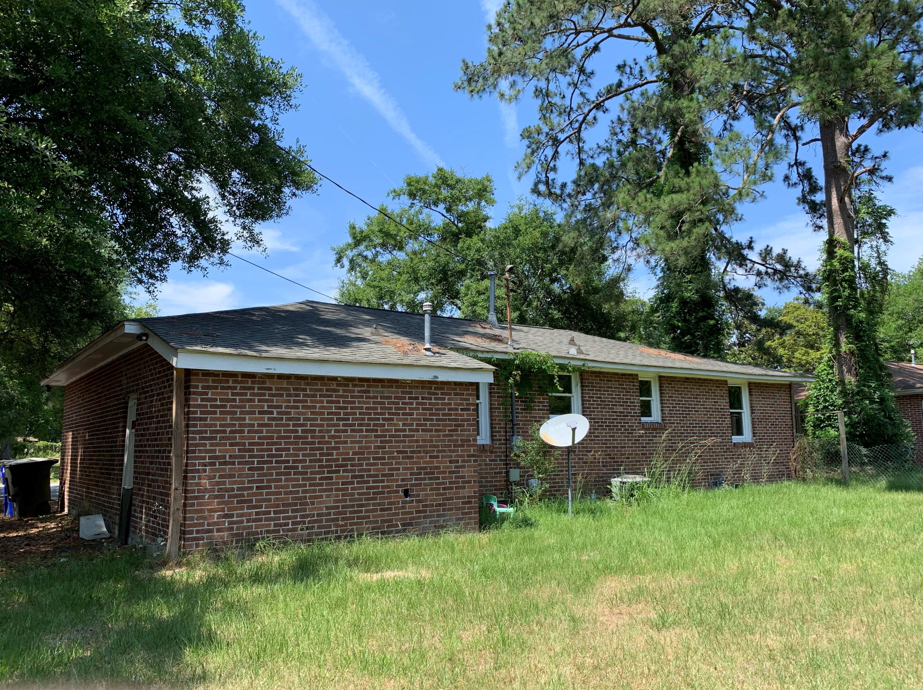 1525 Balsam St, Charleston SC  29407-6640 exterior