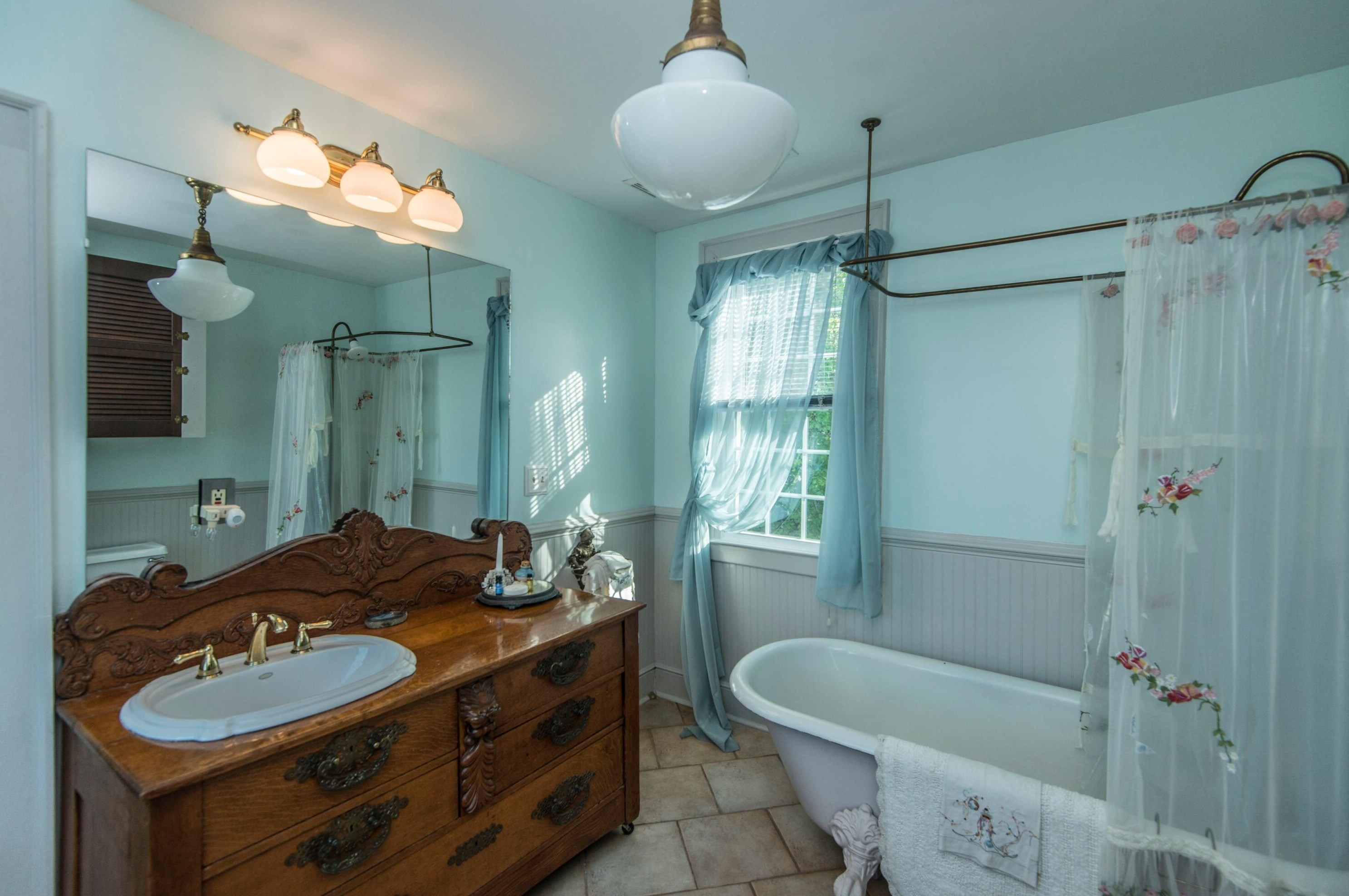 218 Wentworth St, Charleston SC 29401-1737 exterior