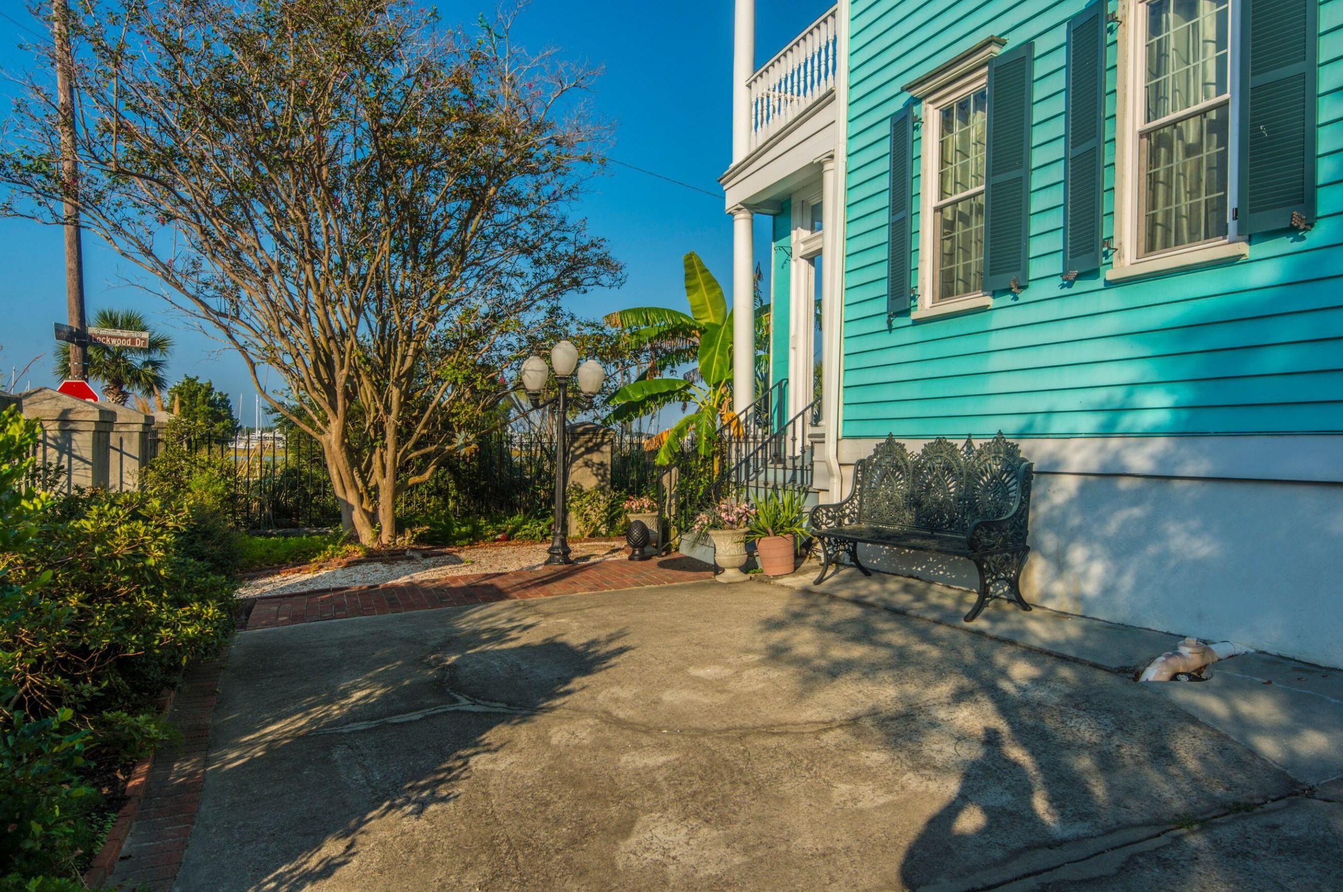 218 Wentworth St, Charleston SC 29401-1737 exterior