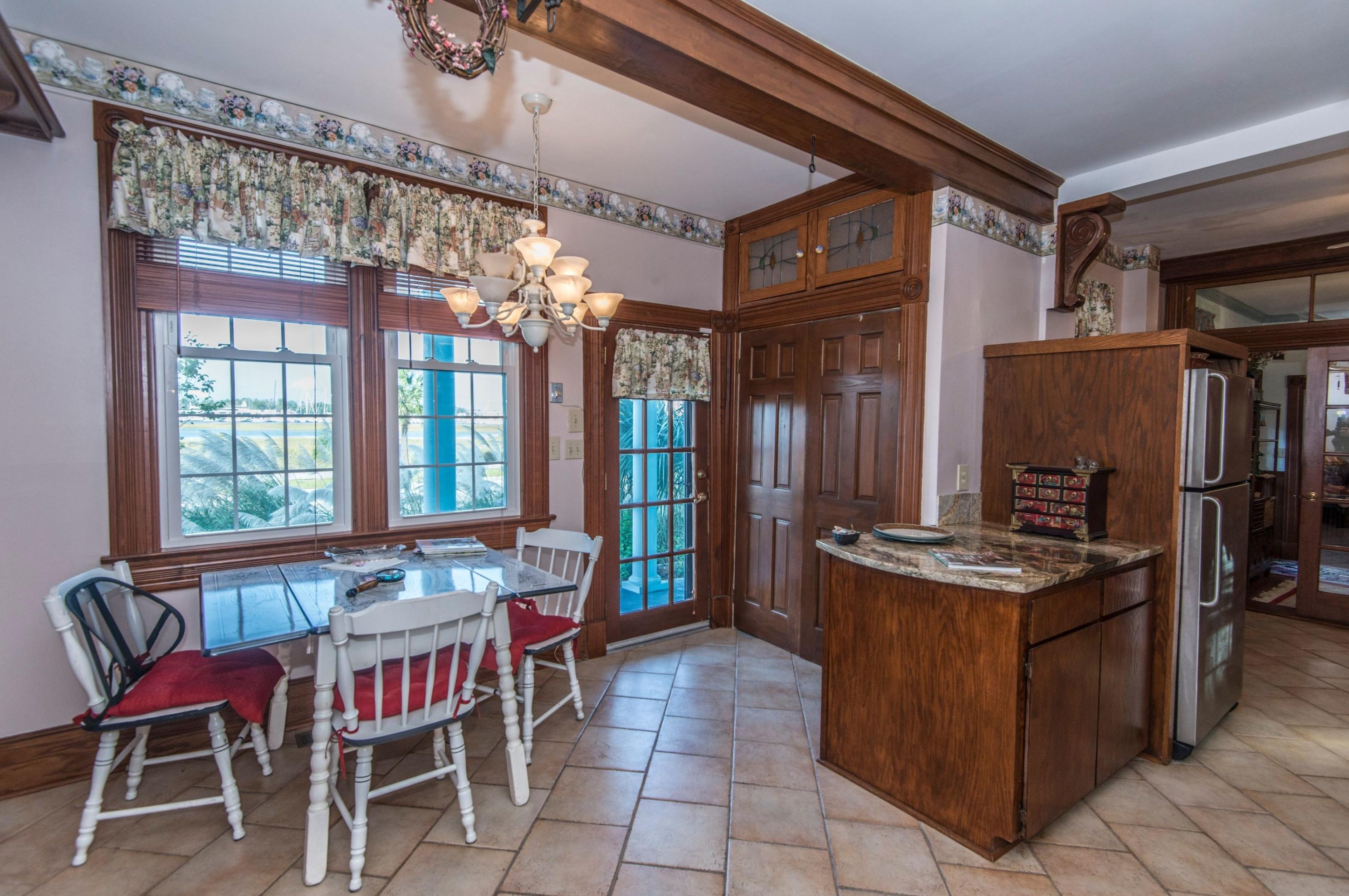 218 Wentworth St, Charleston SC 29401-1737 exterior