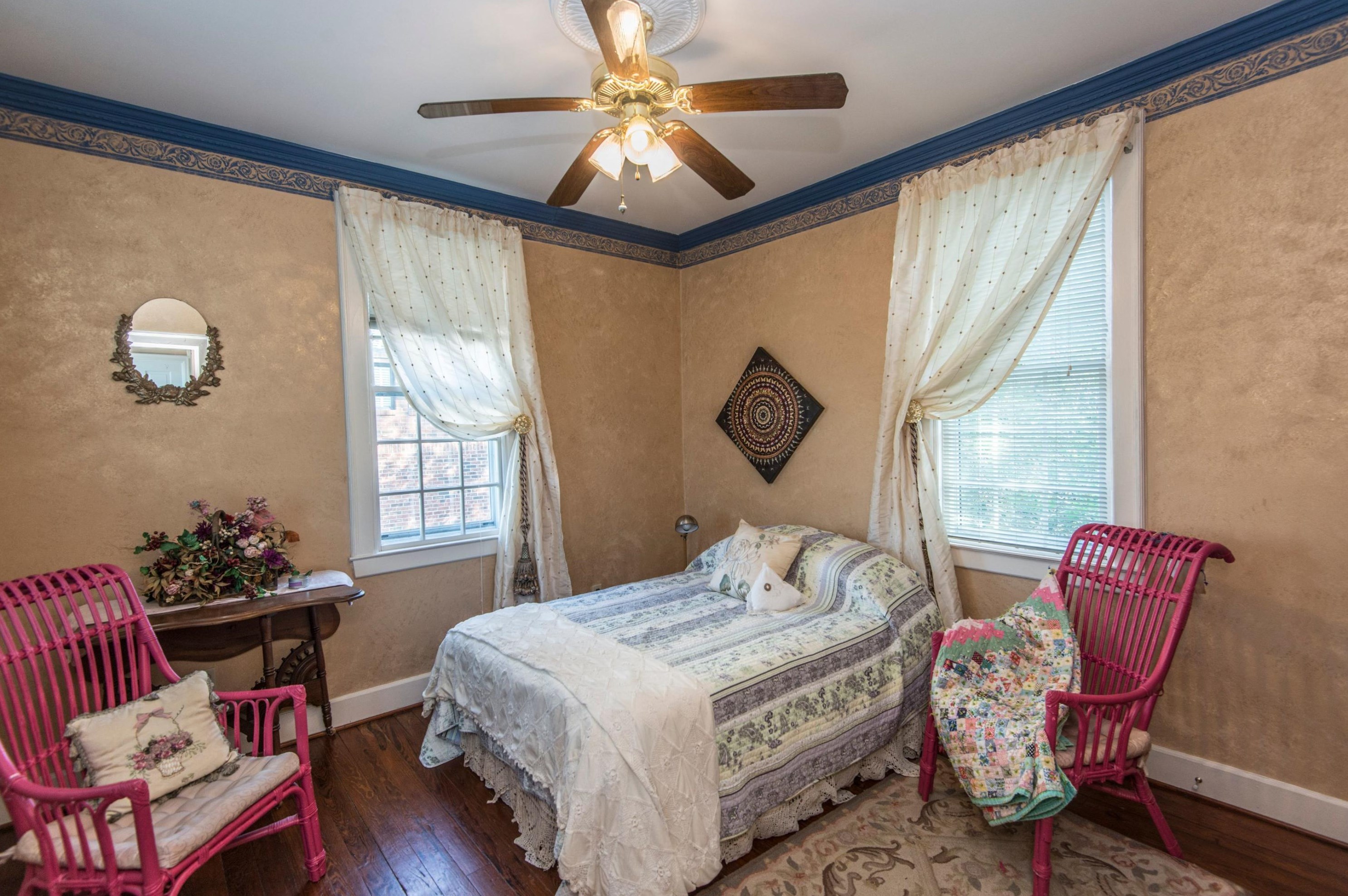 218 Wentworth St, Charleston SC 29401-1737 exterior