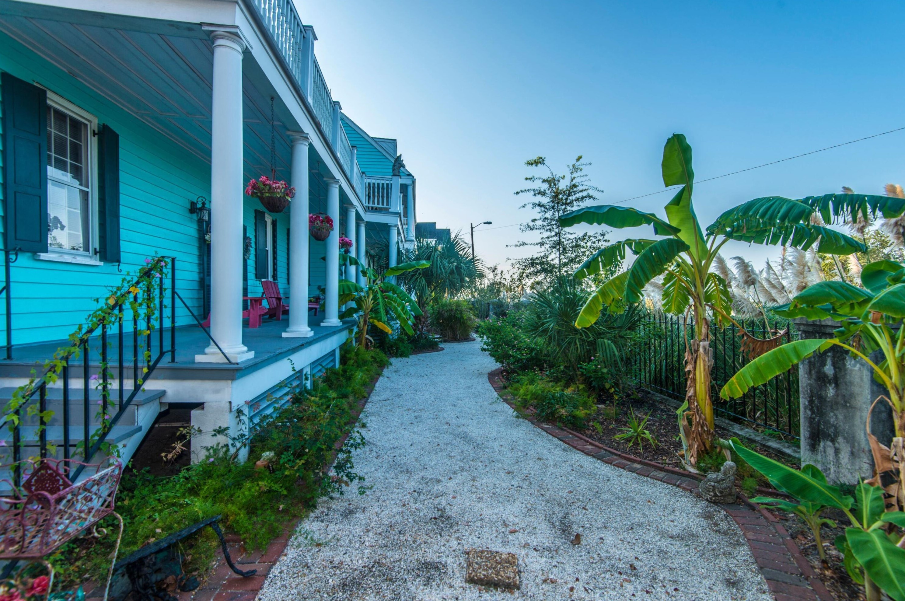 218 Wentworth St, Charleston SC 29401-1737 exterior