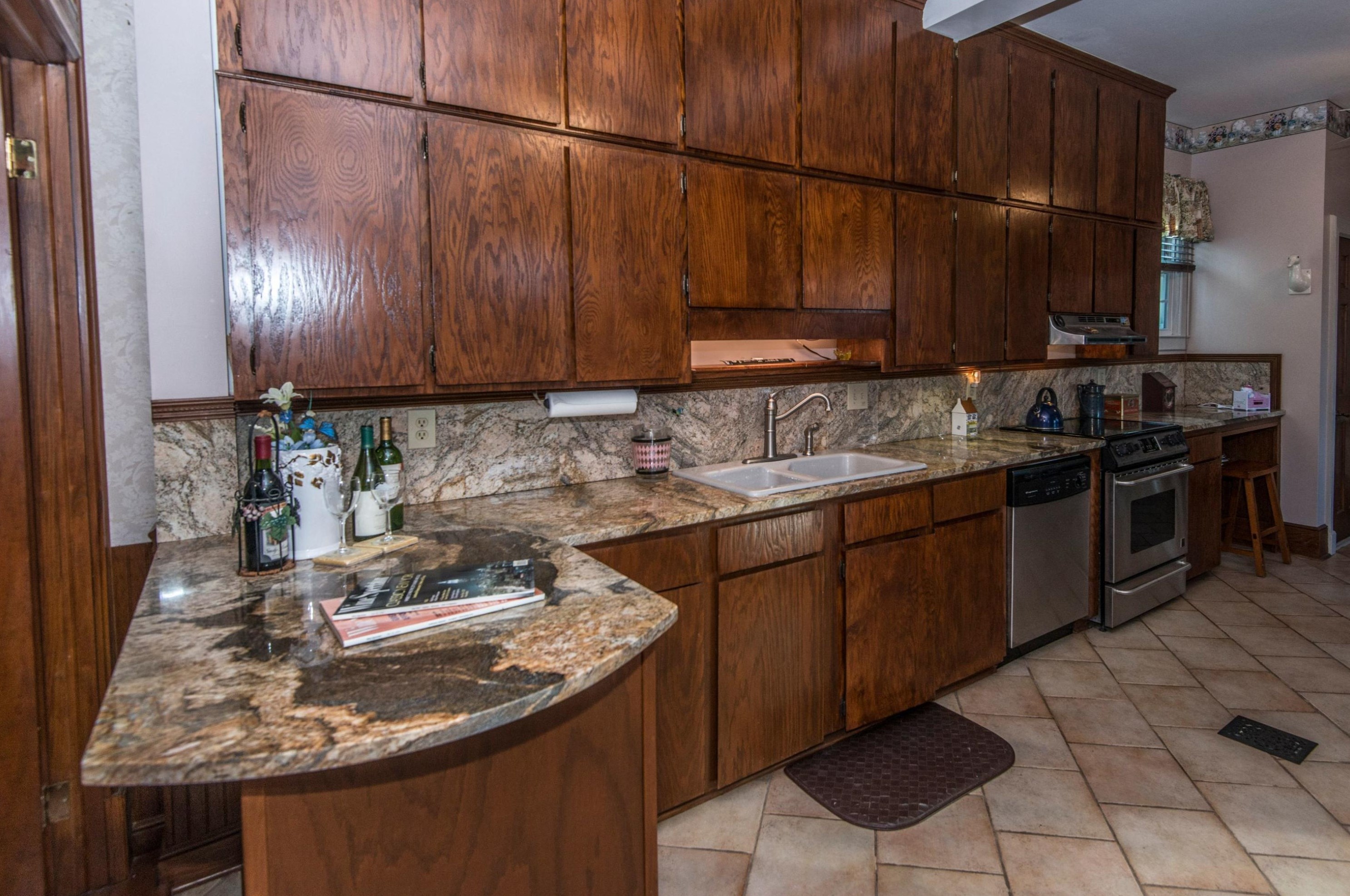 218 Wentworth St, Charleston SC 29401-1737 exterior