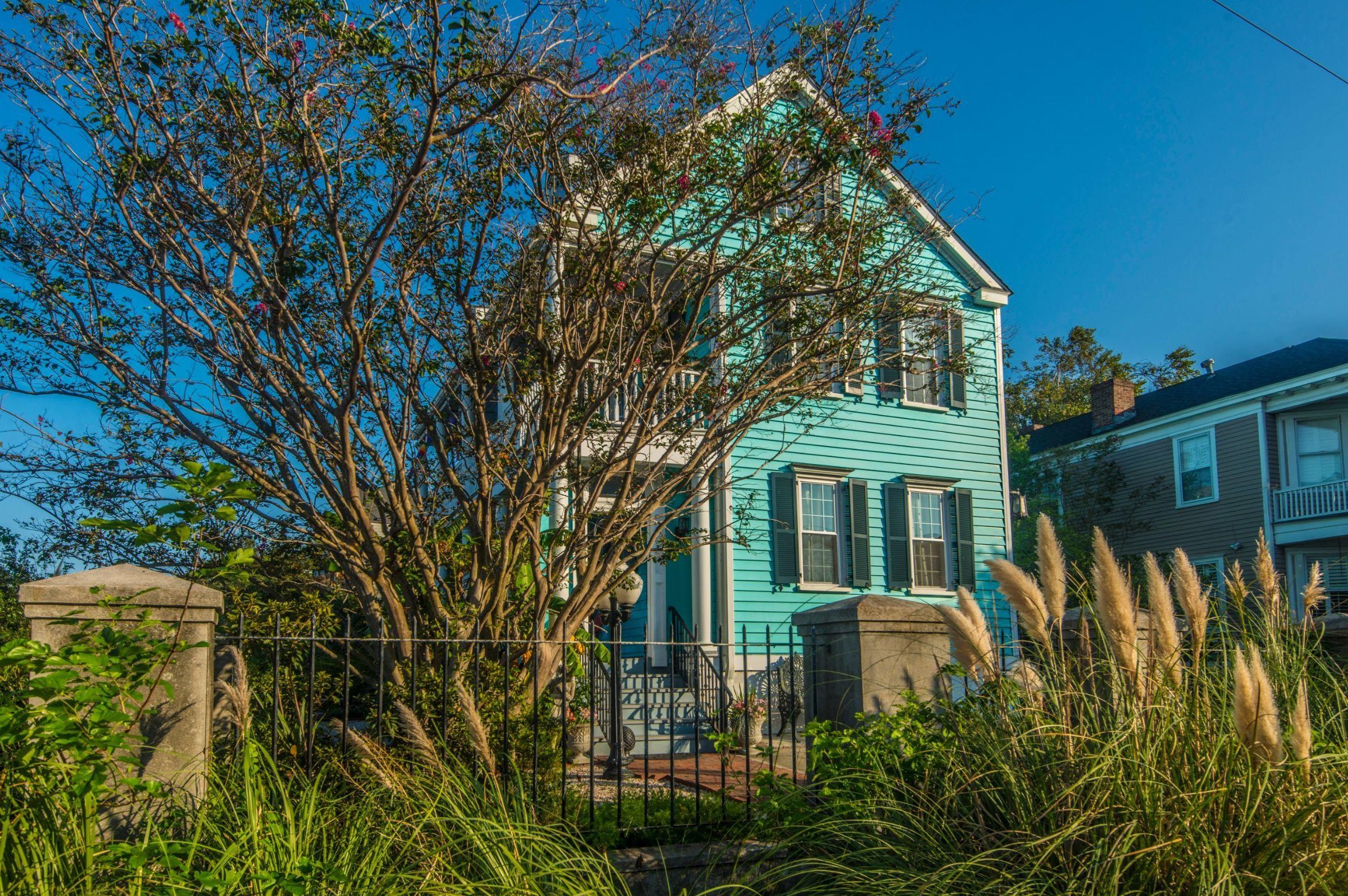 218 Wentworth St, Charleston SC 29401-1737 exterior