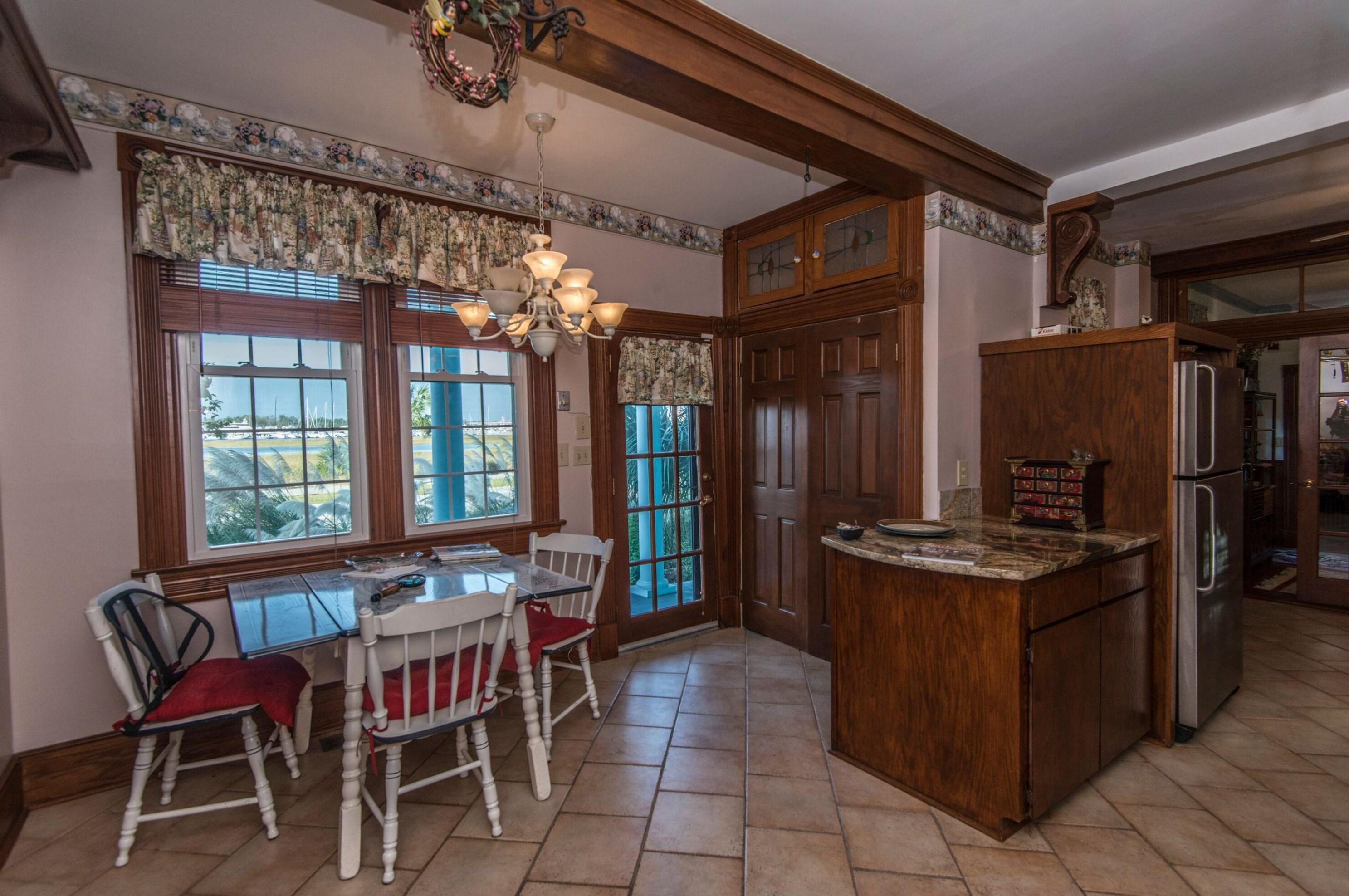 218 Wentworth St, Charleston SC 29401-1737 exterior