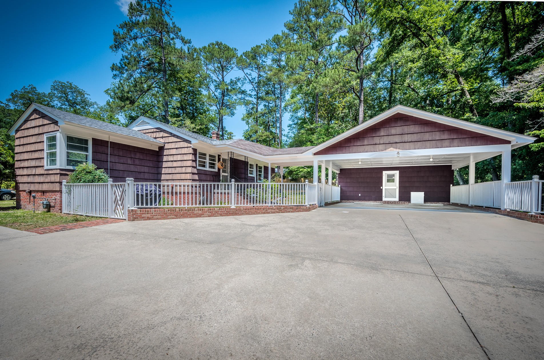 109 Woodlawn St, Walterboro SC  29488-3643 exterior