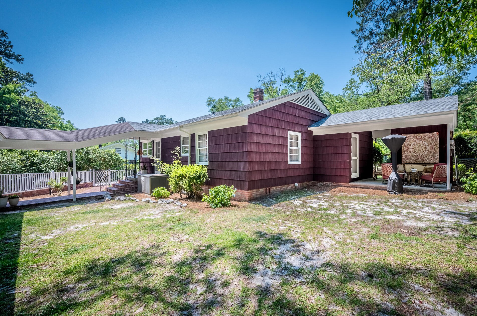 109 Woodlawn St, Walterboro SC  29488-3643 exterior