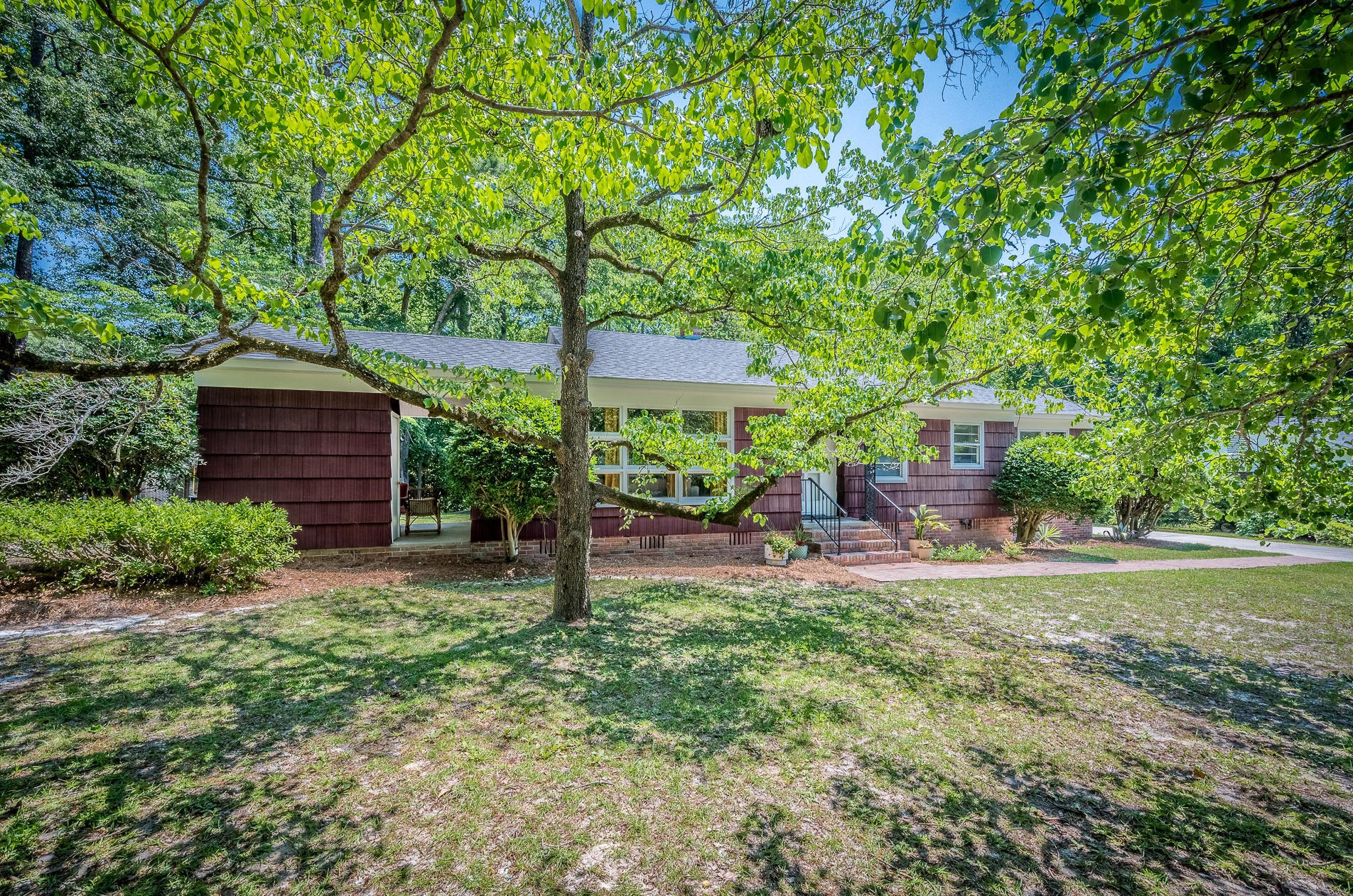 109 Woodlawn St, Walterboro SC  29488-3643 exterior
