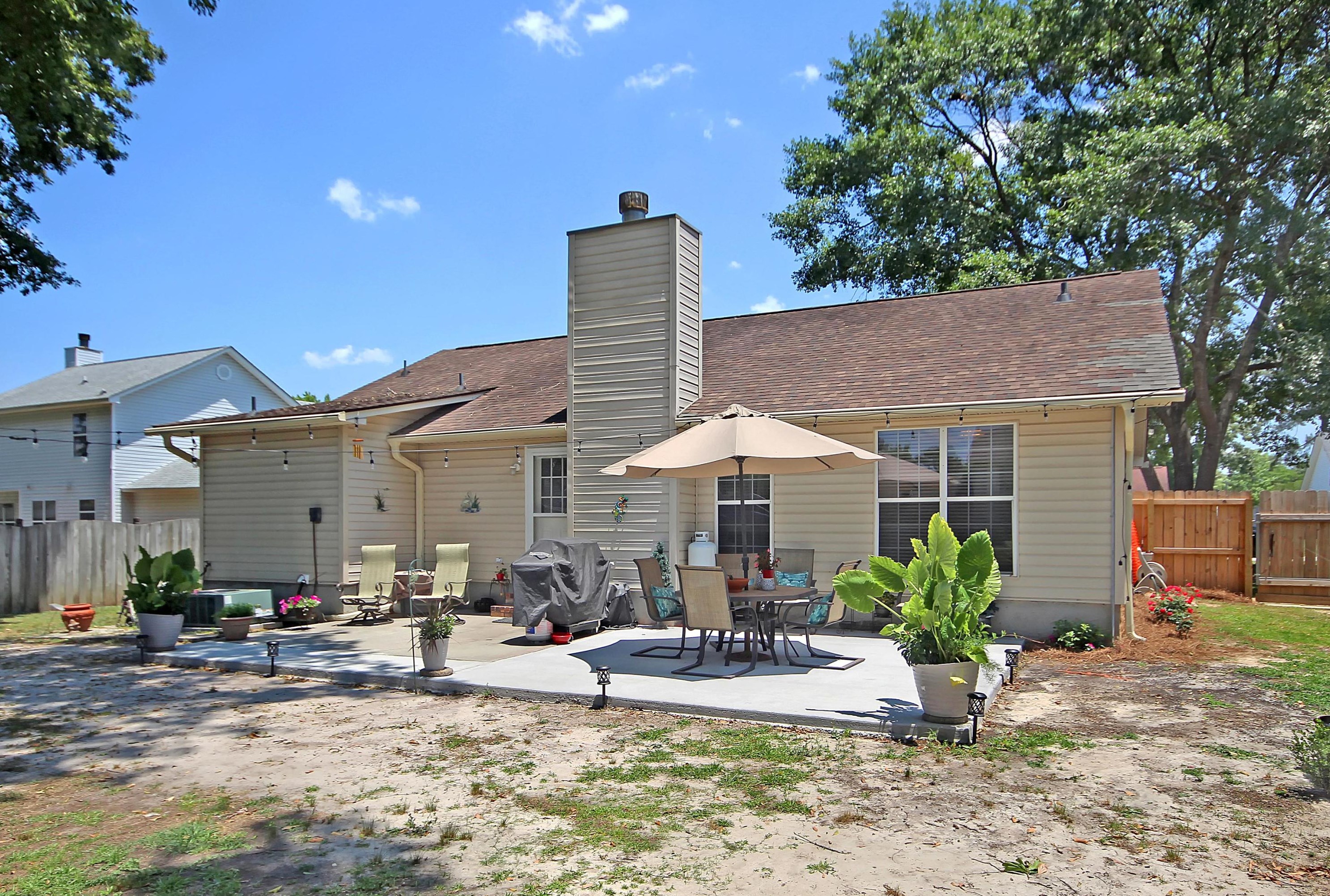 106 Elaine St, Charleston SC  29445-3170 exterior