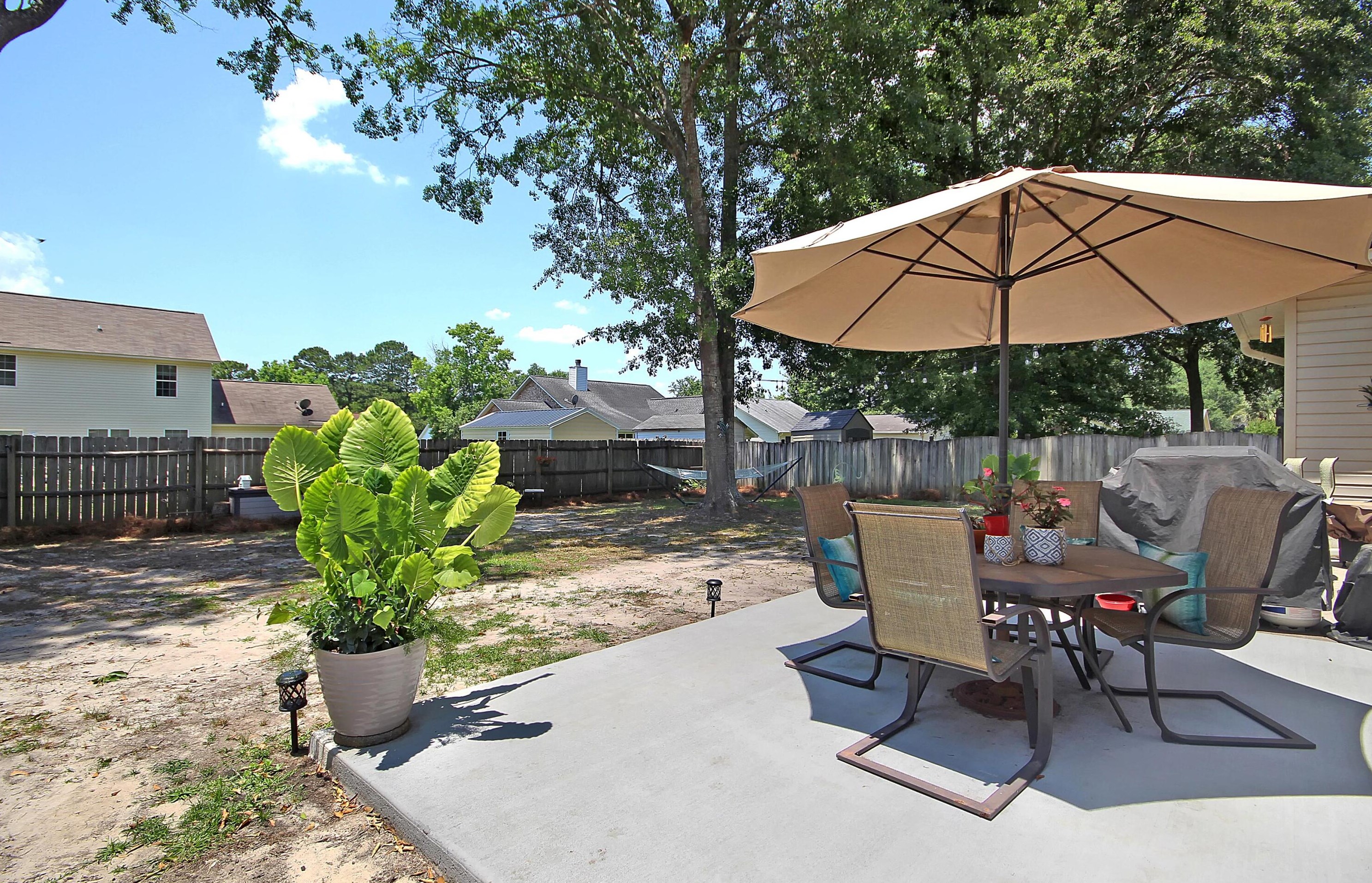 106 Elaine St, Charleston SC  29445-3170 exterior
