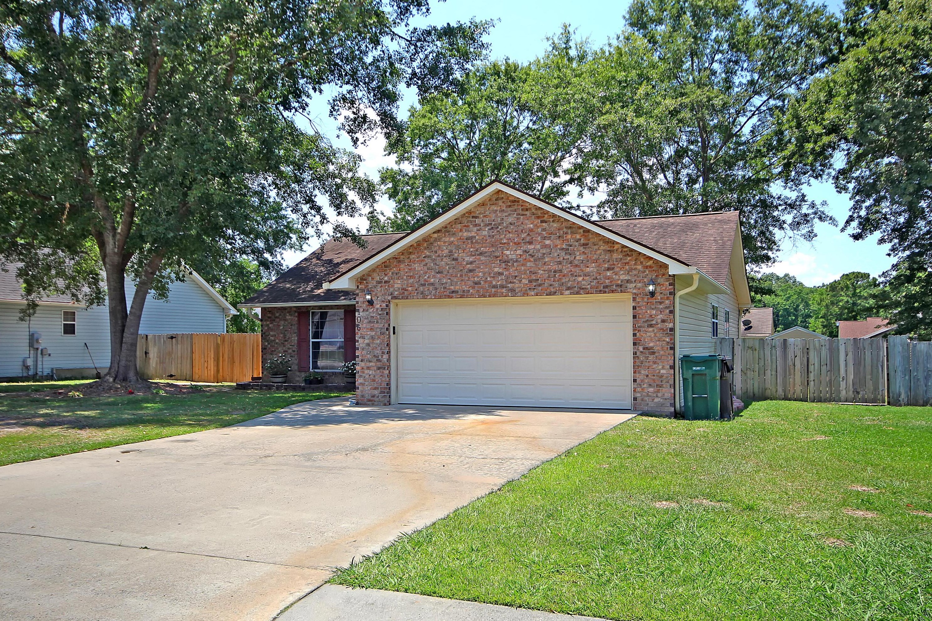 106 Elaine St, Charleston SC  29445-3170 exterior