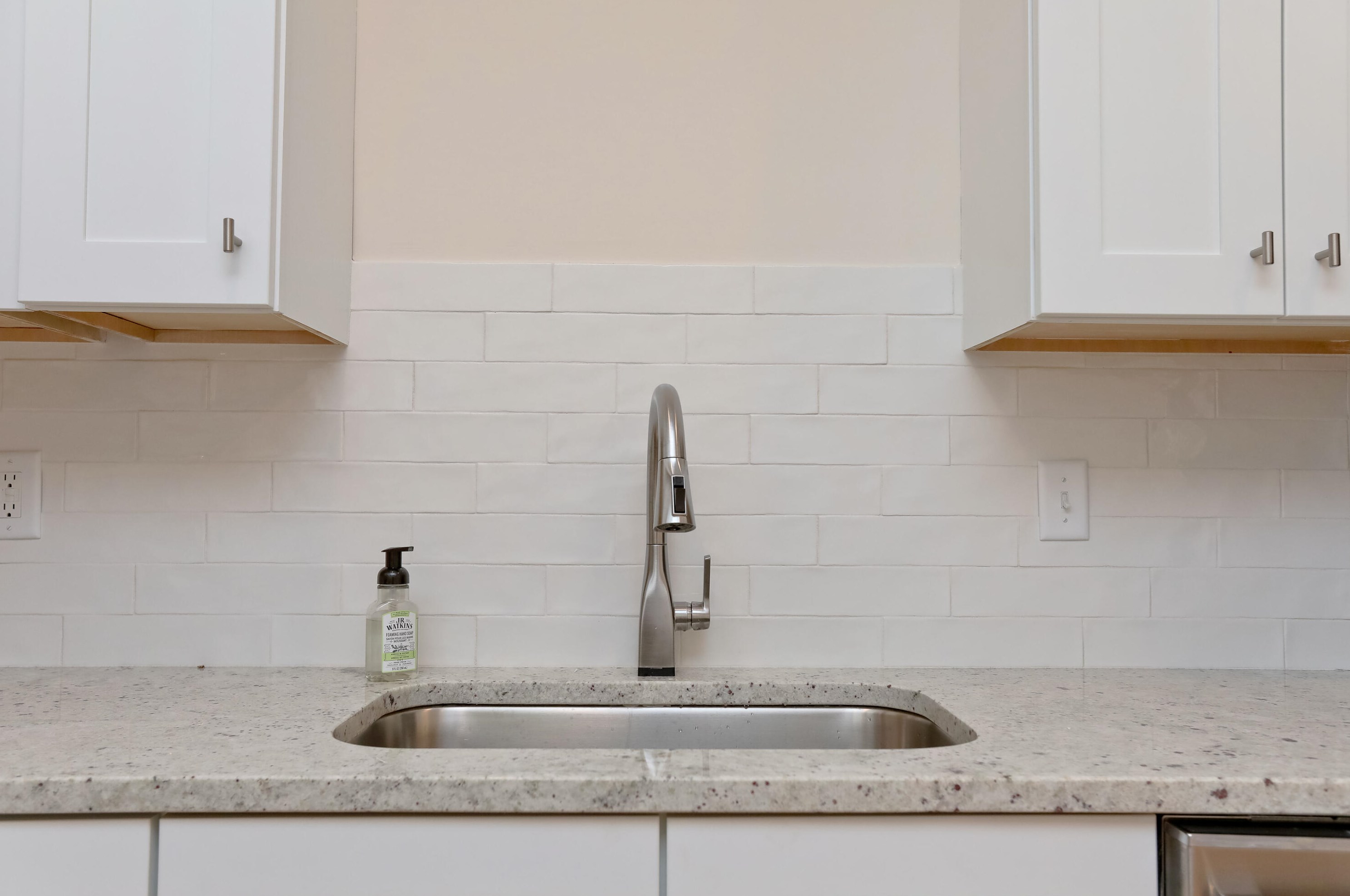 32 Amherst St, Charleston SC  29403-5617 exterior