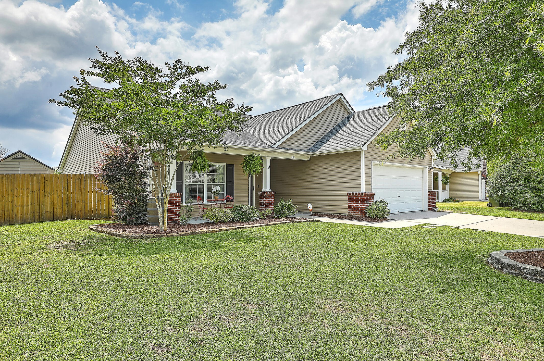 419 Dovetail Cir, Summerville SC  29483-7102 exterior