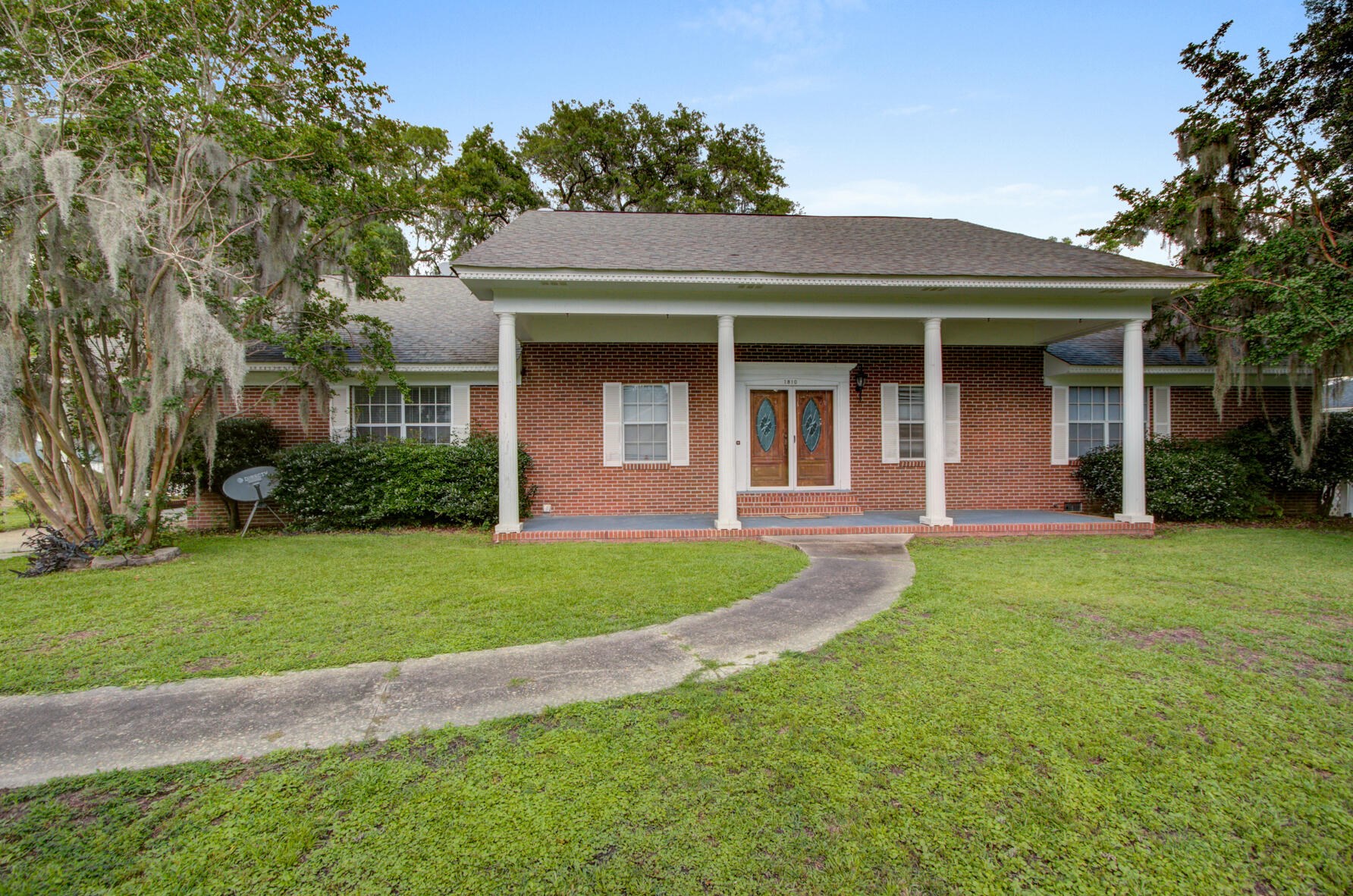 1810 Widgeon Rd, Moncks Corner SC  29461-7059 exterior