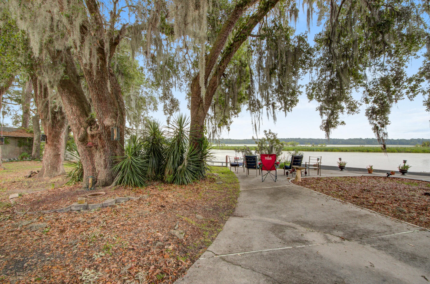 1810 Widgeon Rd, Moncks Corner SC  29461-7059 exterior